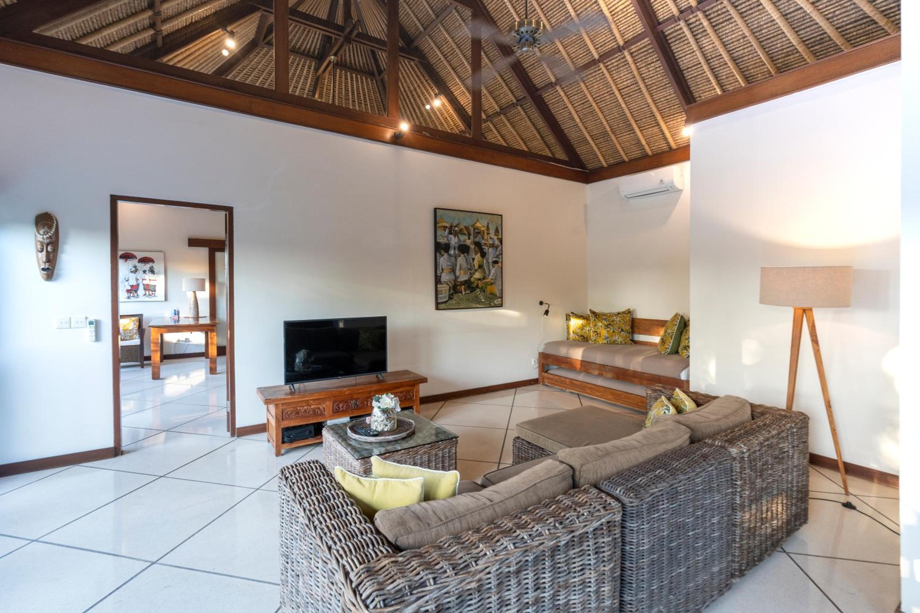 4-Bedroom Villa - Large swimming pool - Ideal place for friends and families