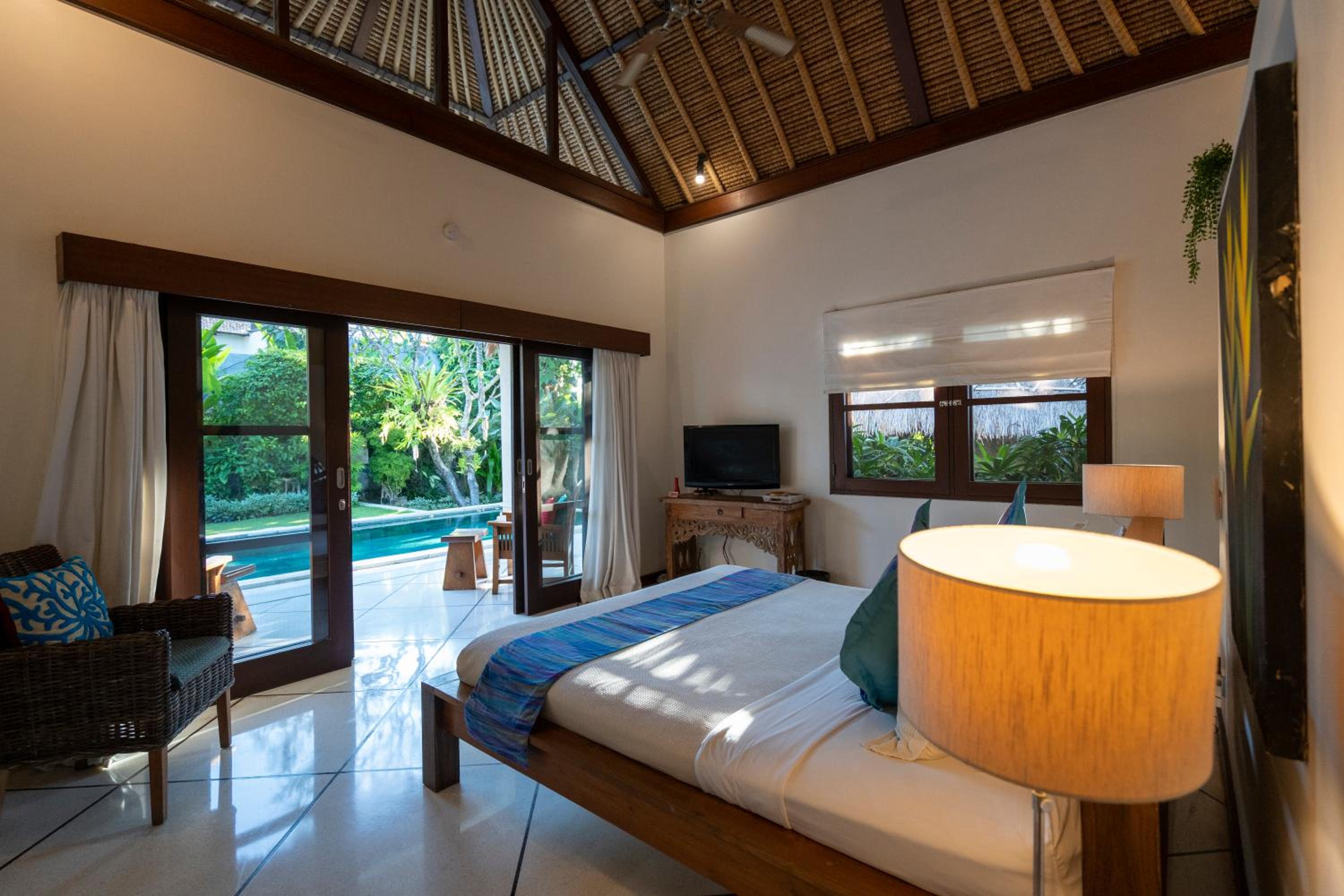 4-Bedroom Villa - Large swimming pool - Ideal place for friends and families