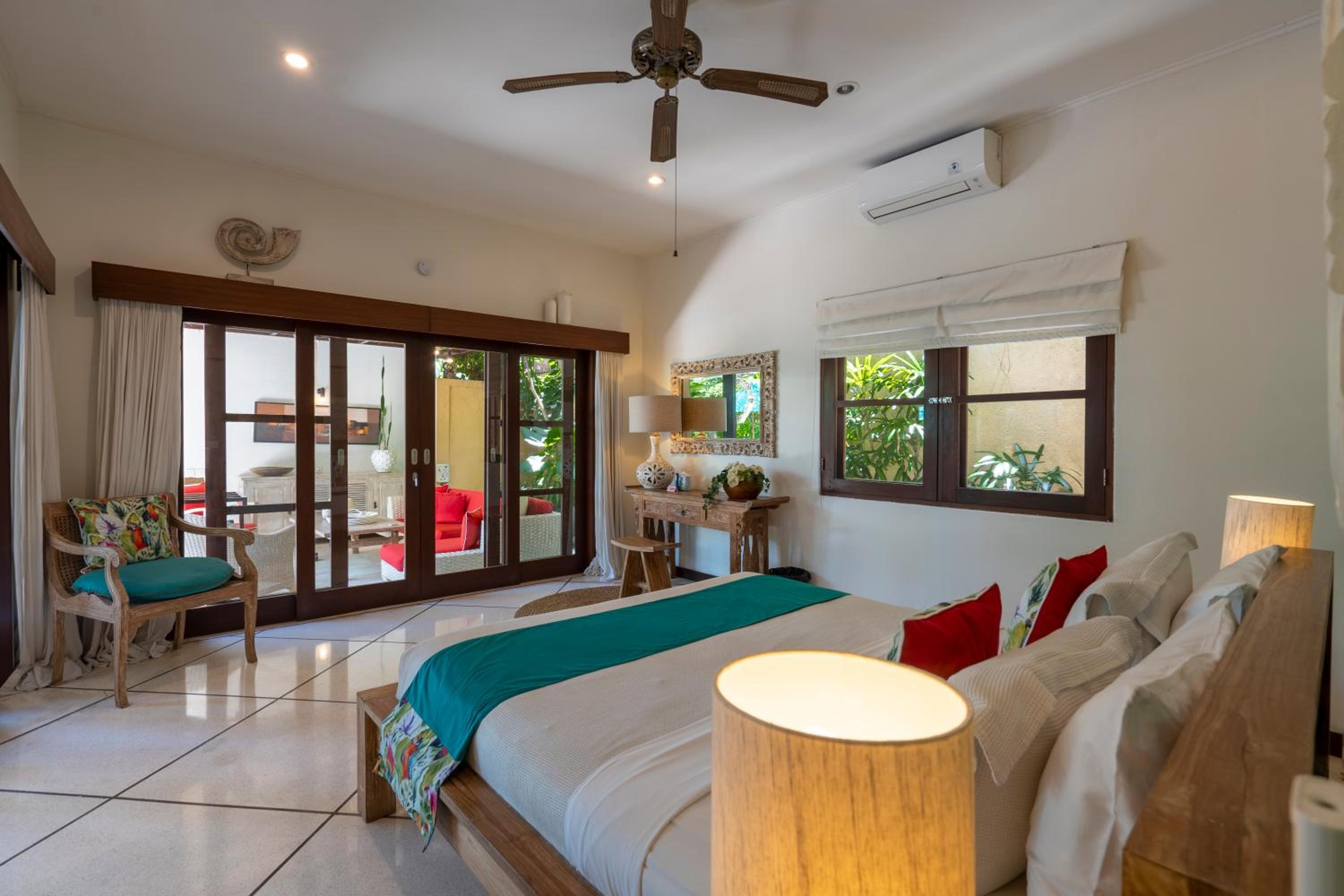 4-Bedroom Villa - Large swimming pool - Ideal place for friends and families