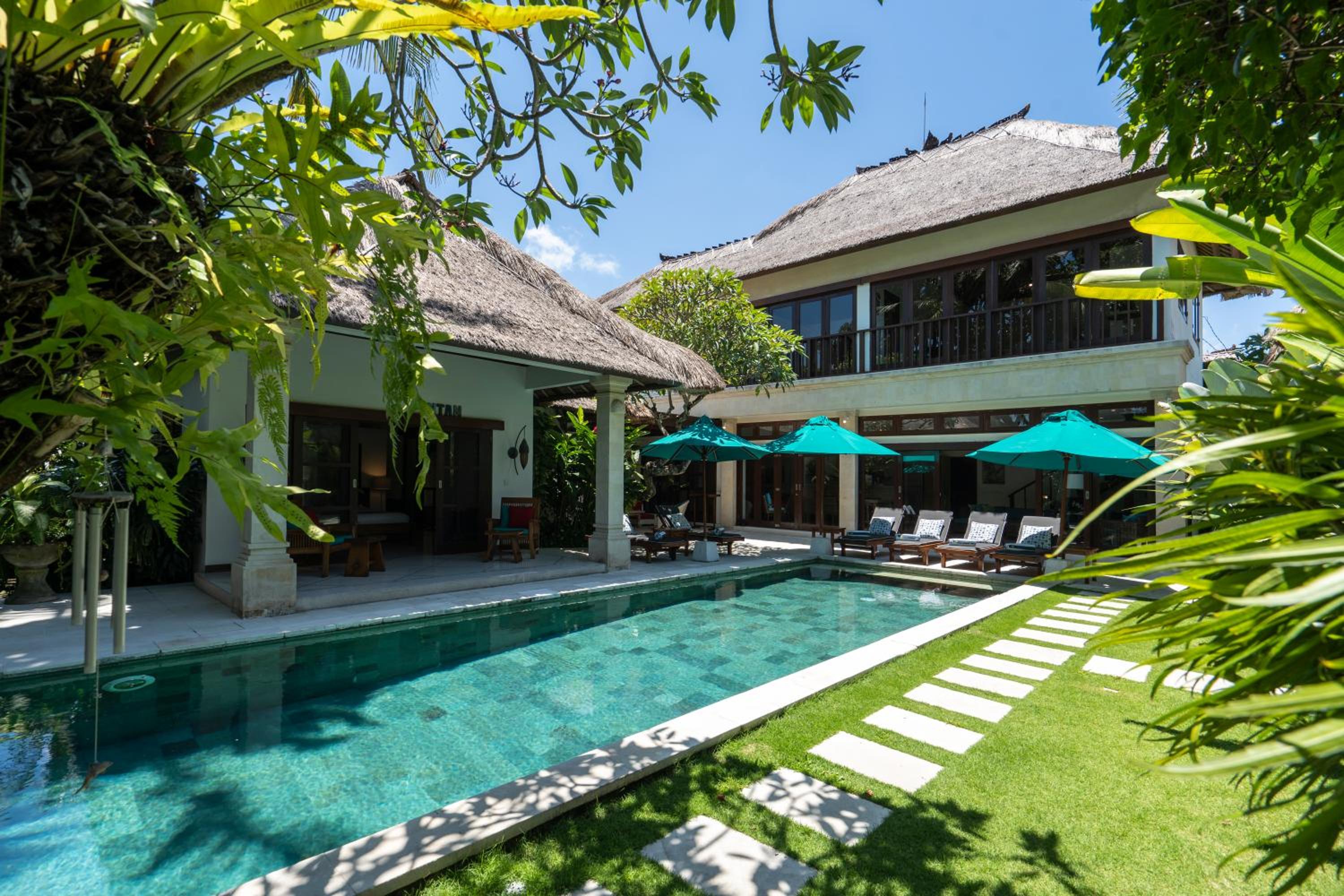 4-Bedroom Villa - Large swimming pool - Ideal place for friends and families