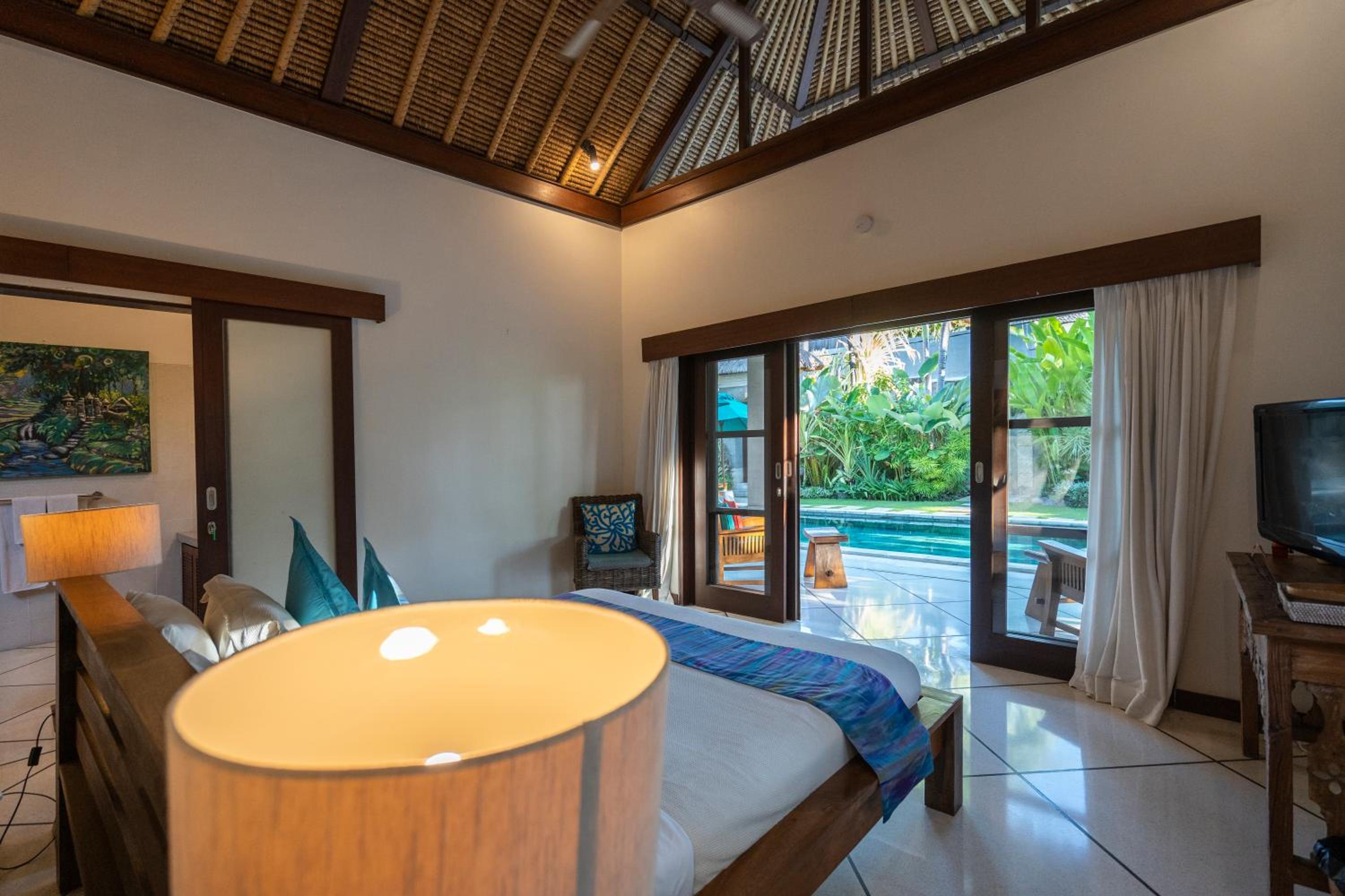 4-Bedroom Villa - Large swimming pool - Ideal place for friends and families