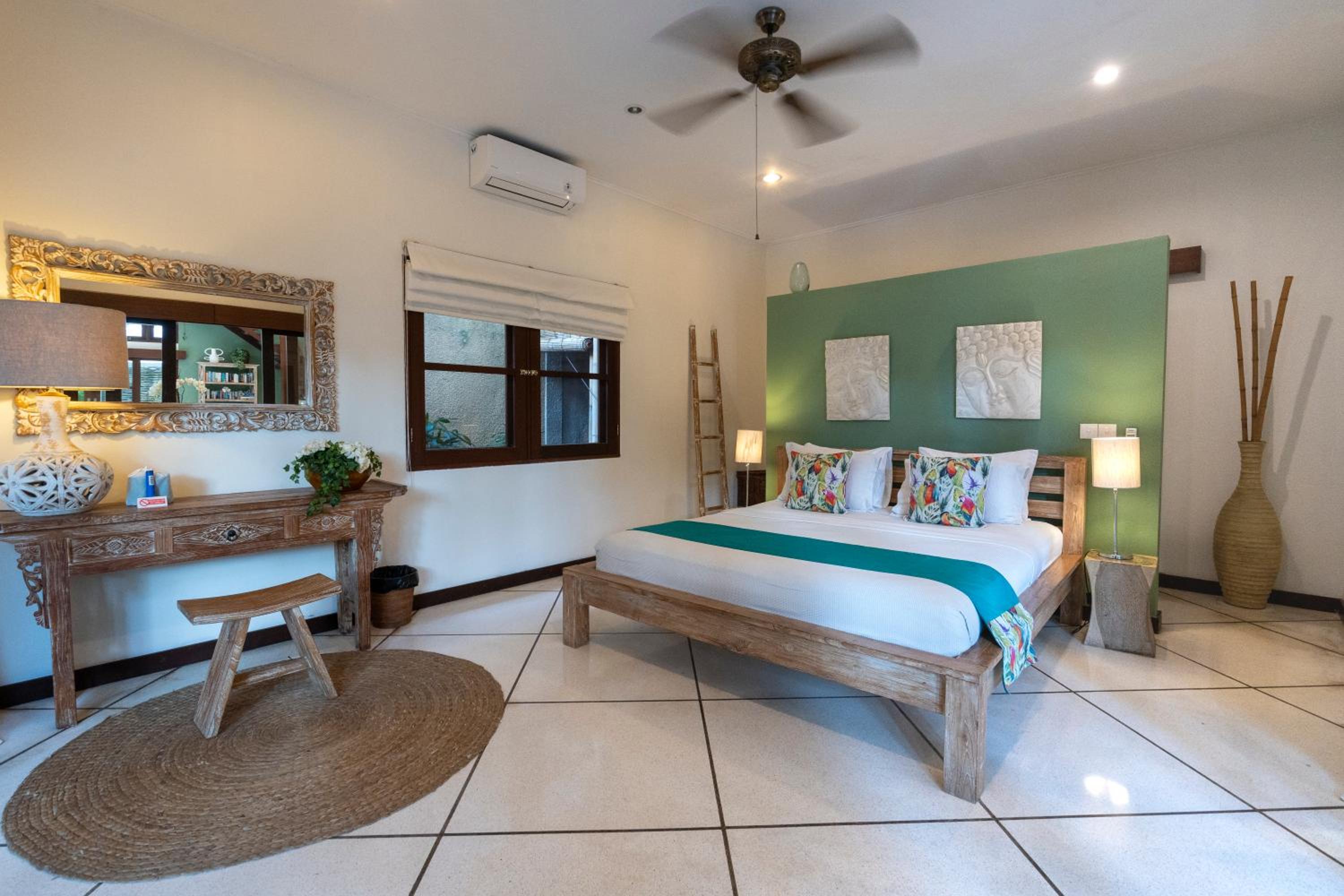 4-Bedroom Villa - Large swimming pool - Ideal place for friends and families