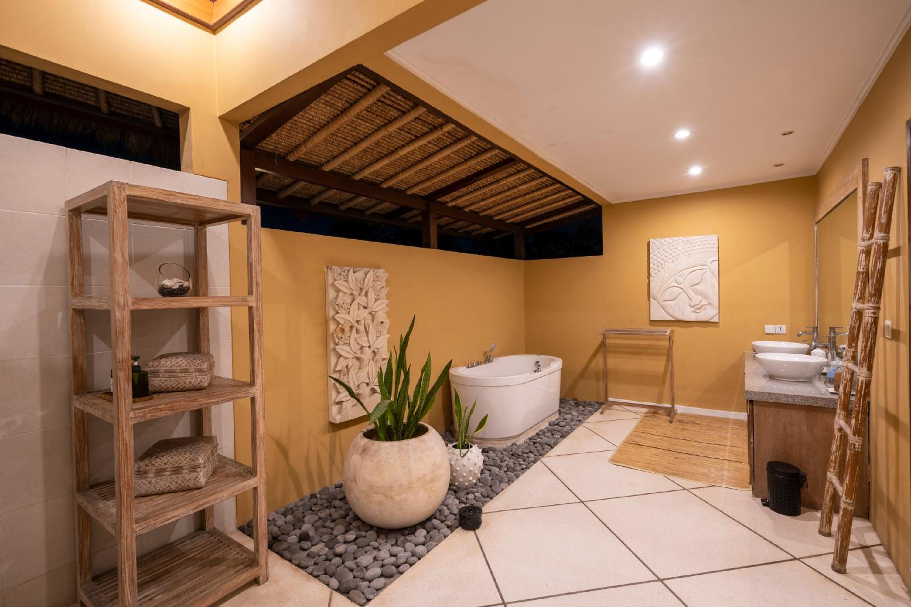 4-Bedroom Villa - Large swimming pool - Ideal place for friends and families