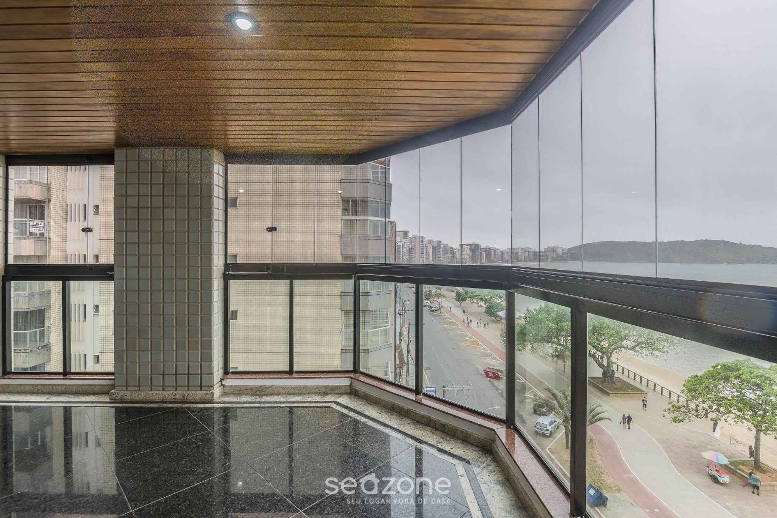 Apts. in beachfront building at Praia do Morro - ES.