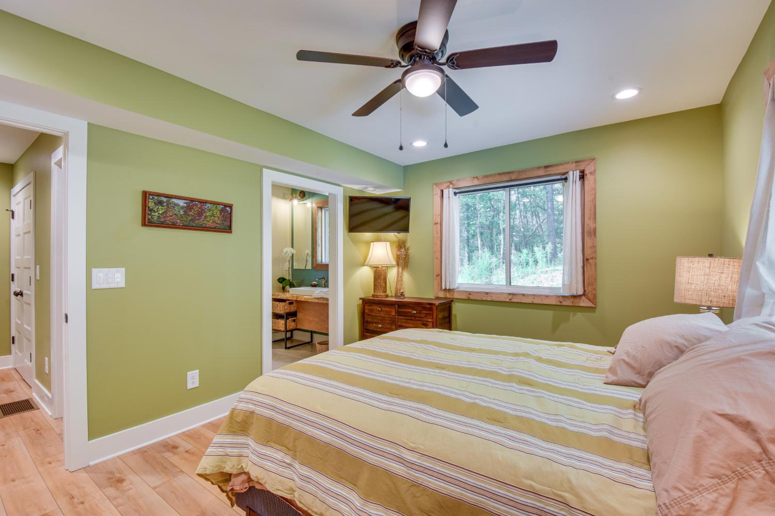Secluded Lake Lanier Cabin with Game Area