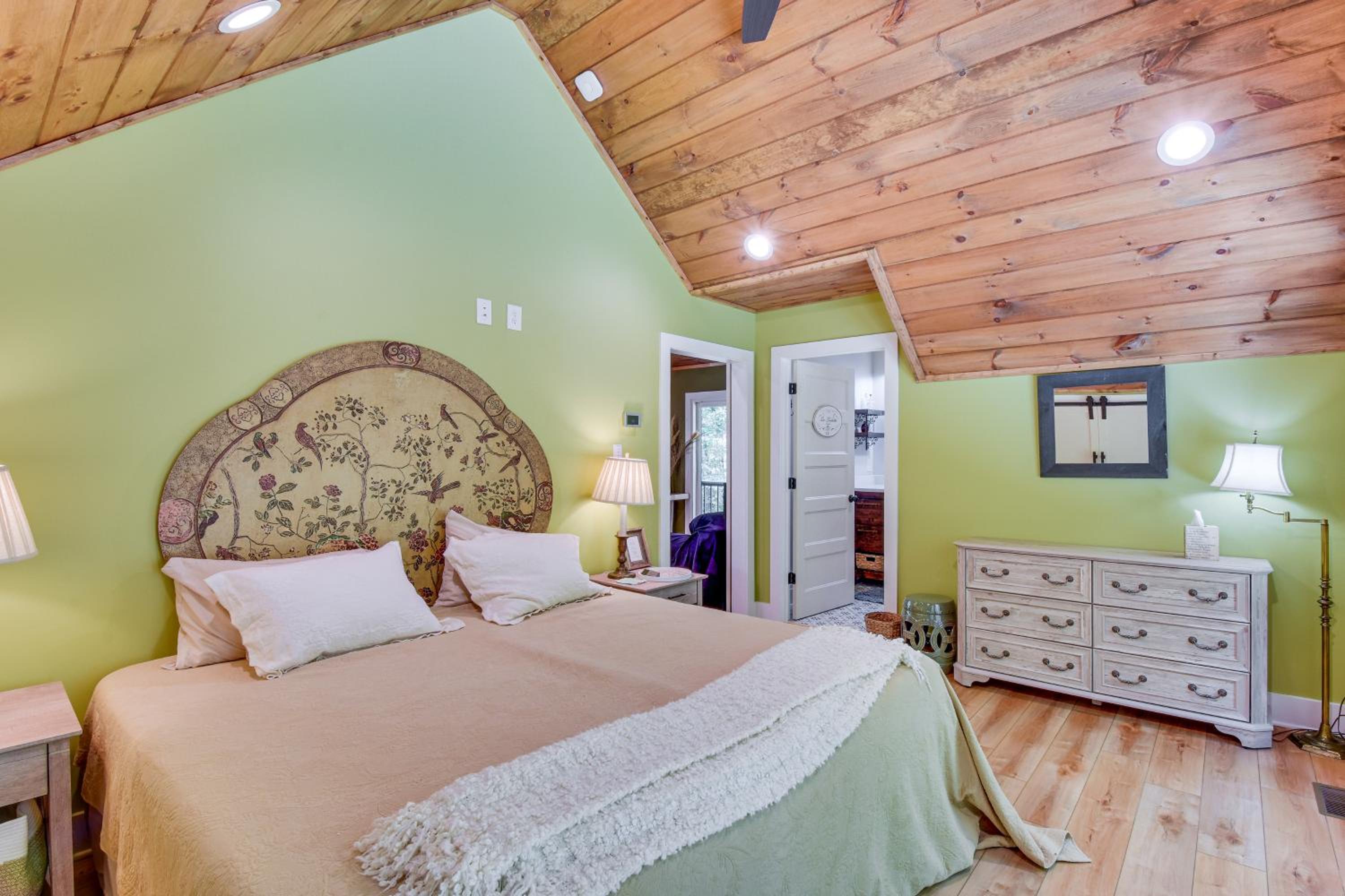 Secluded Lake Lanier Cabin with Game Area