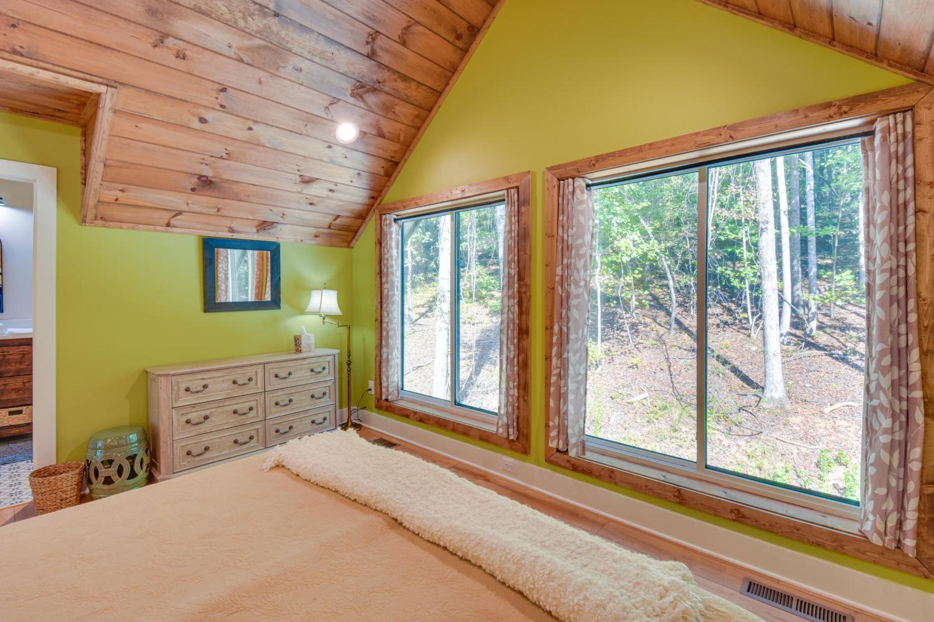 Secluded Lake Lanier Cabin with Game Area