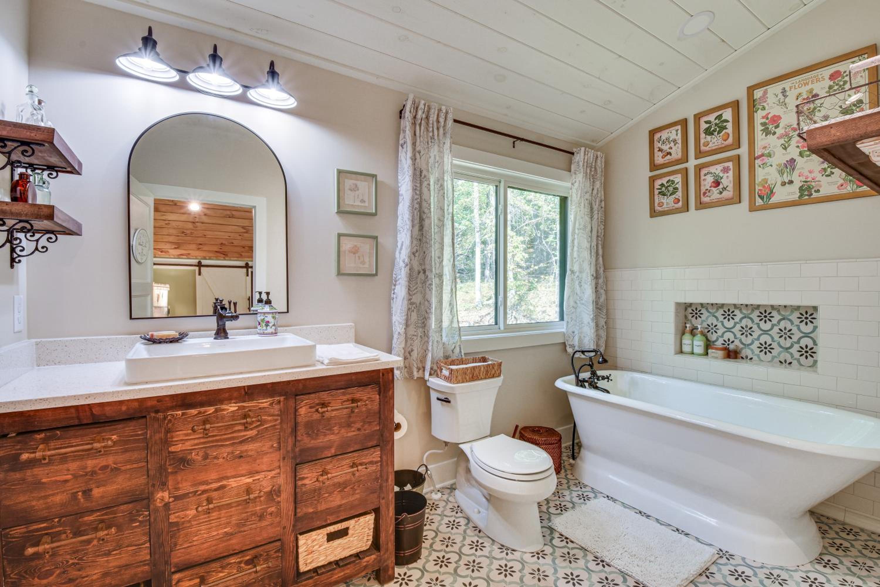 Secluded Lake Lanier Cabin with Game Area