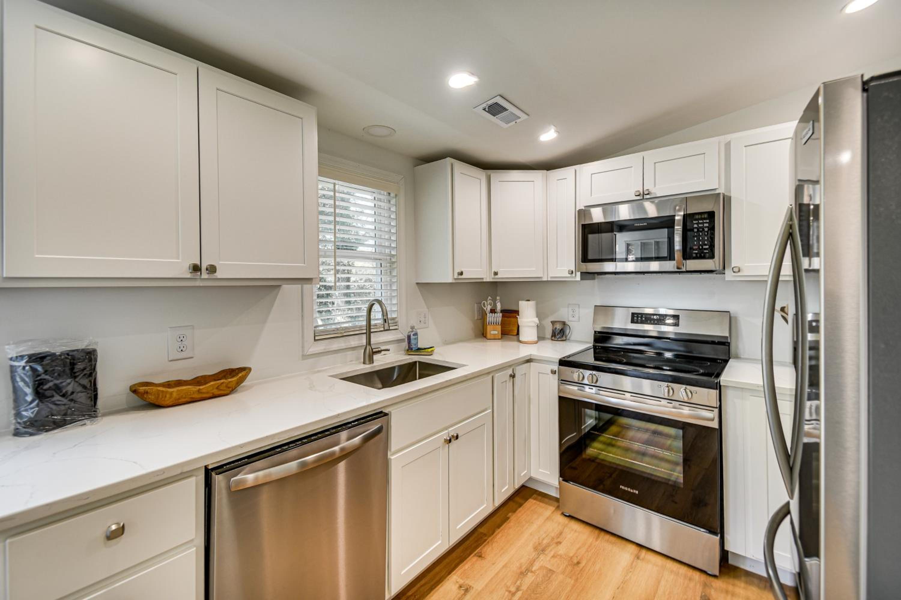 Beach Days and Dtwn Charm! Cape Charles Cottage