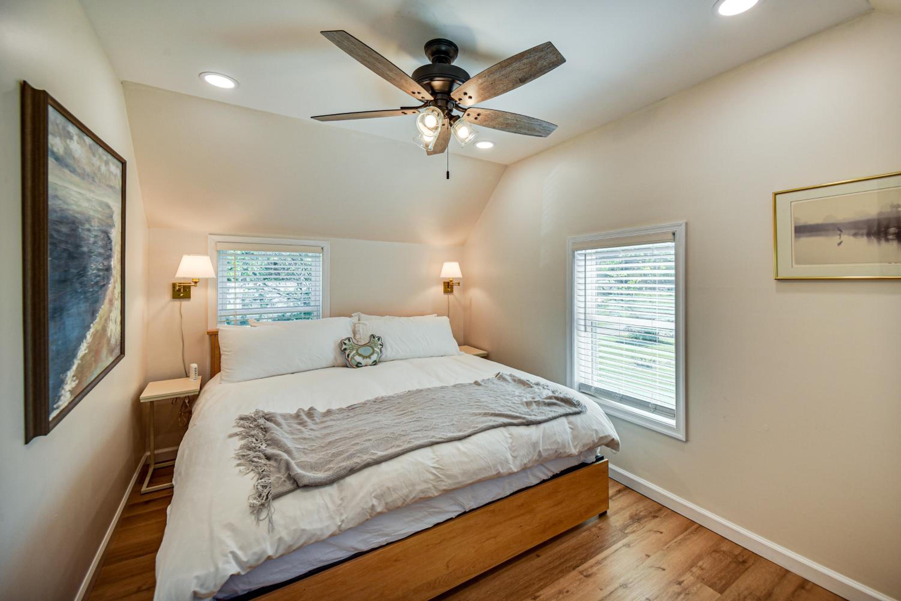 Beach Days and Dtwn Charm! Cape Charles Cottage