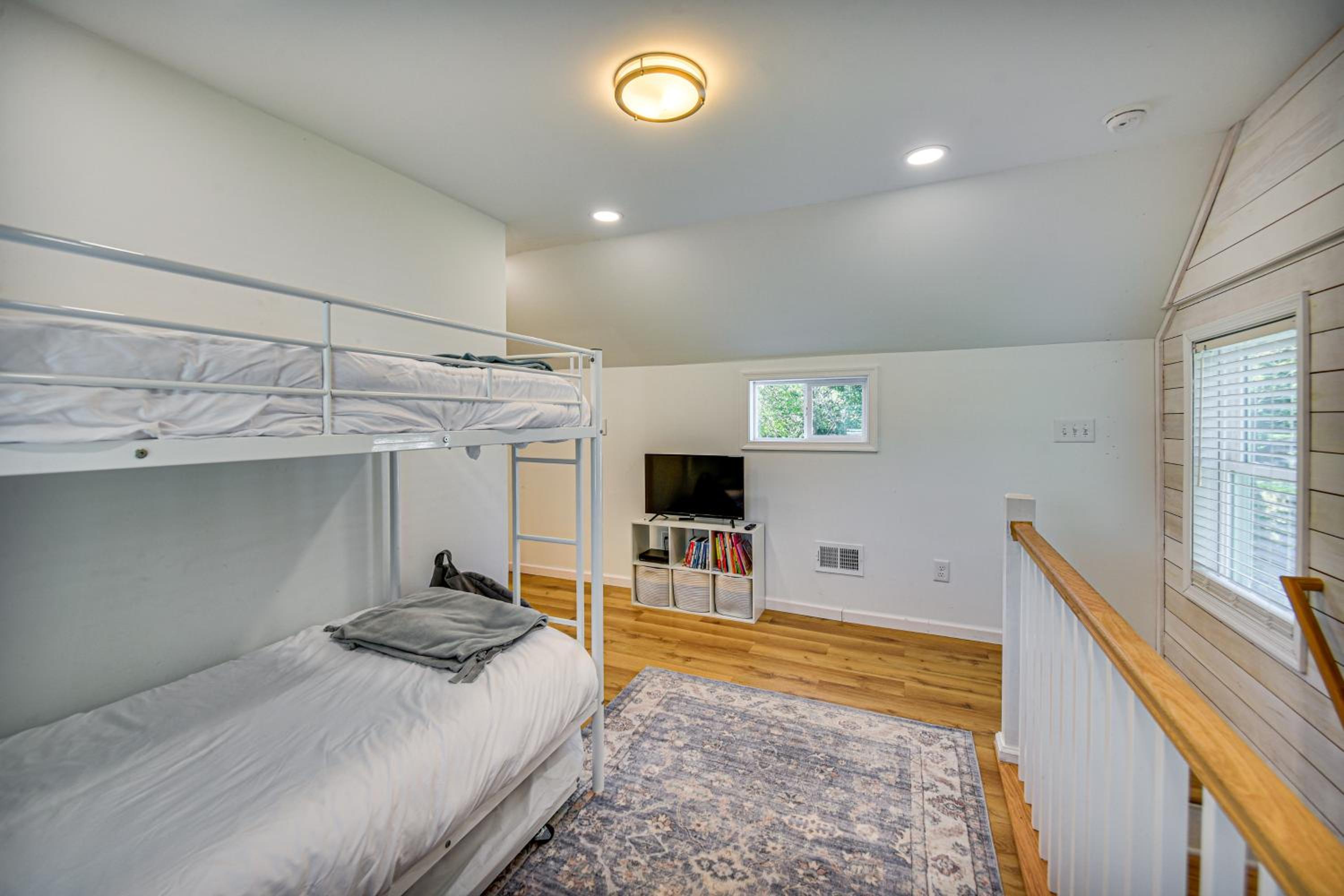 Beach Days and Dtwn Charm! Cape Charles Cottage