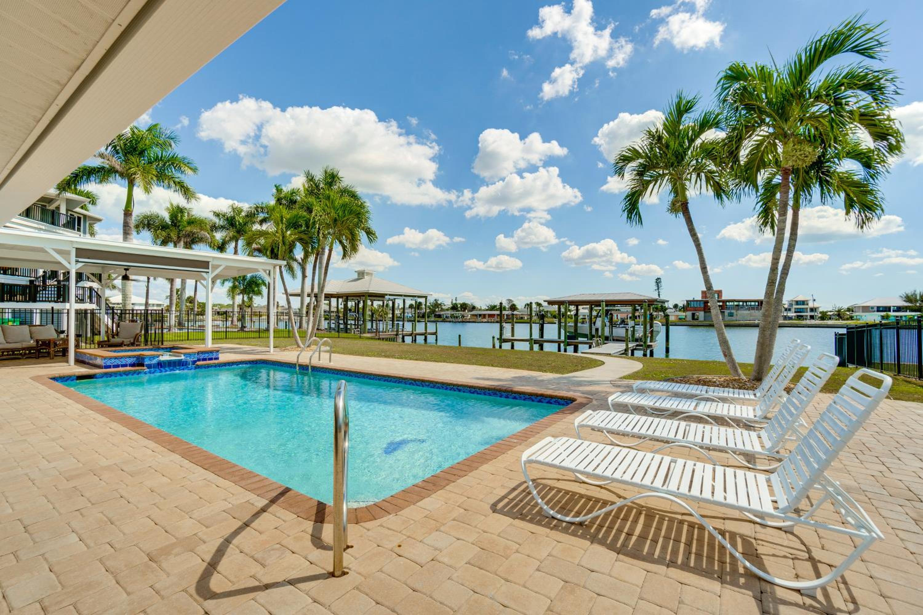 4 Mi to Englewood Beach Boating and Fishing Escape