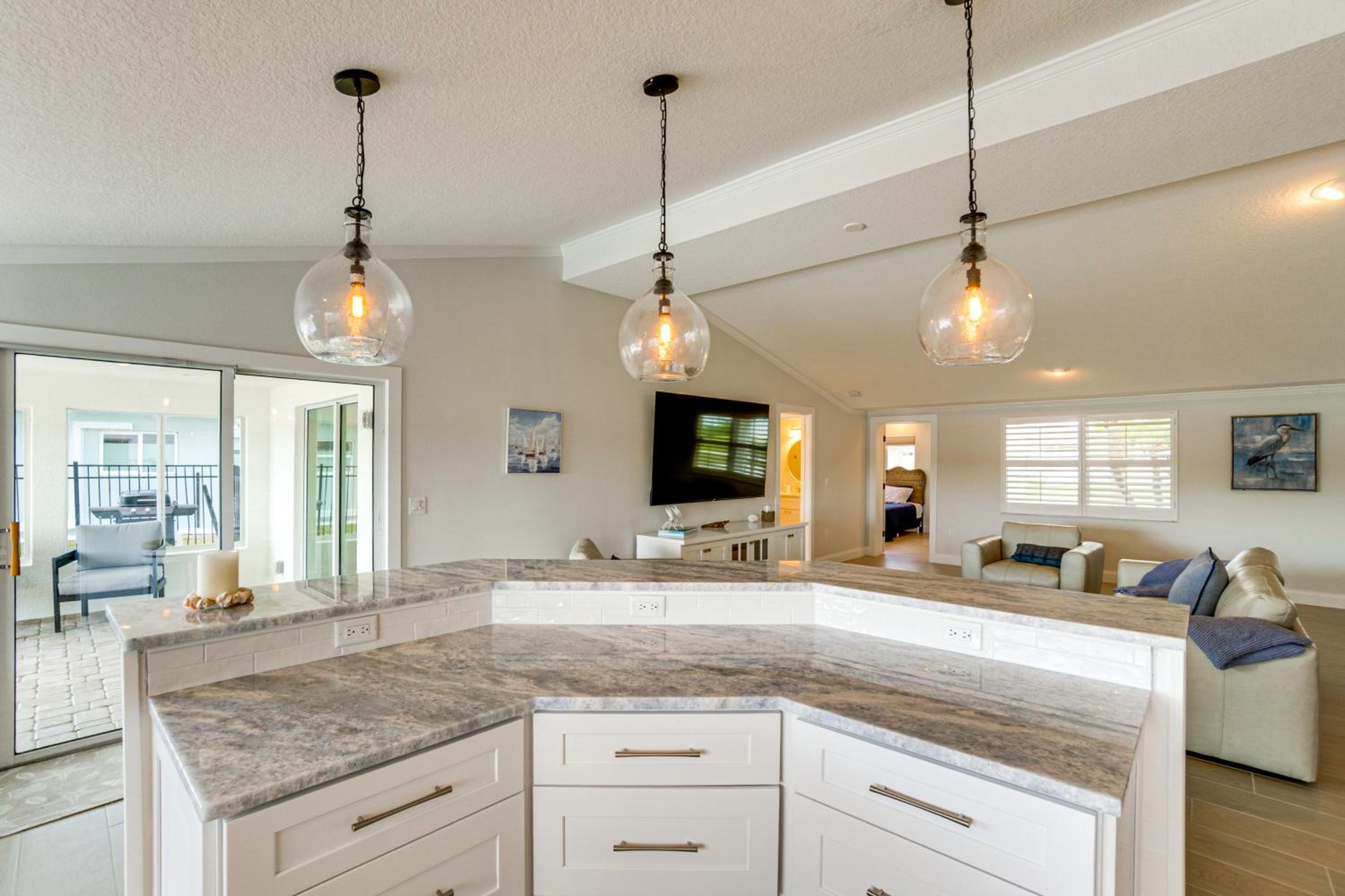 4 Mi to Englewood Beach Boating and Fishing Escape