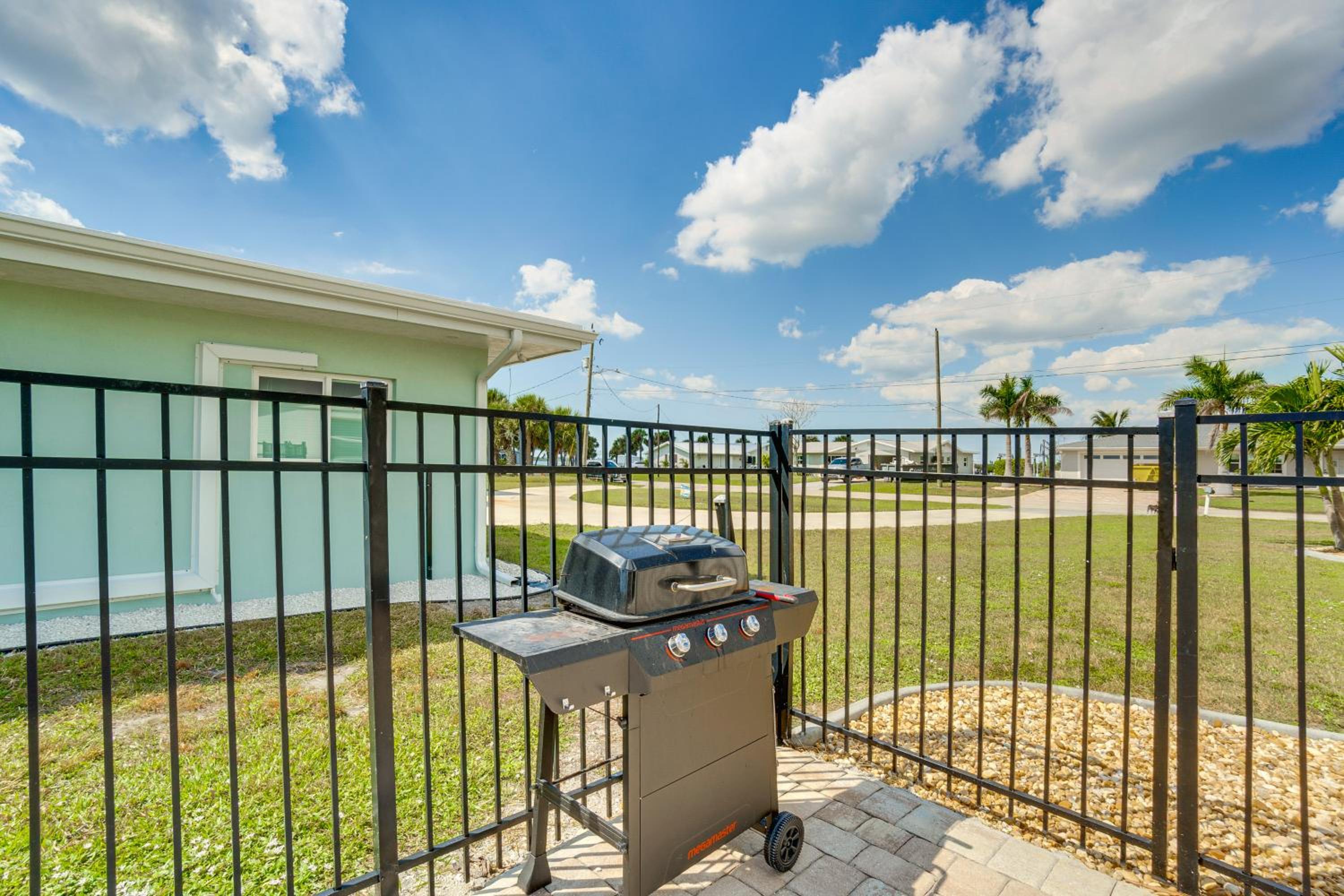 4 Mi to Englewood Beach Boating and Fishing Escape