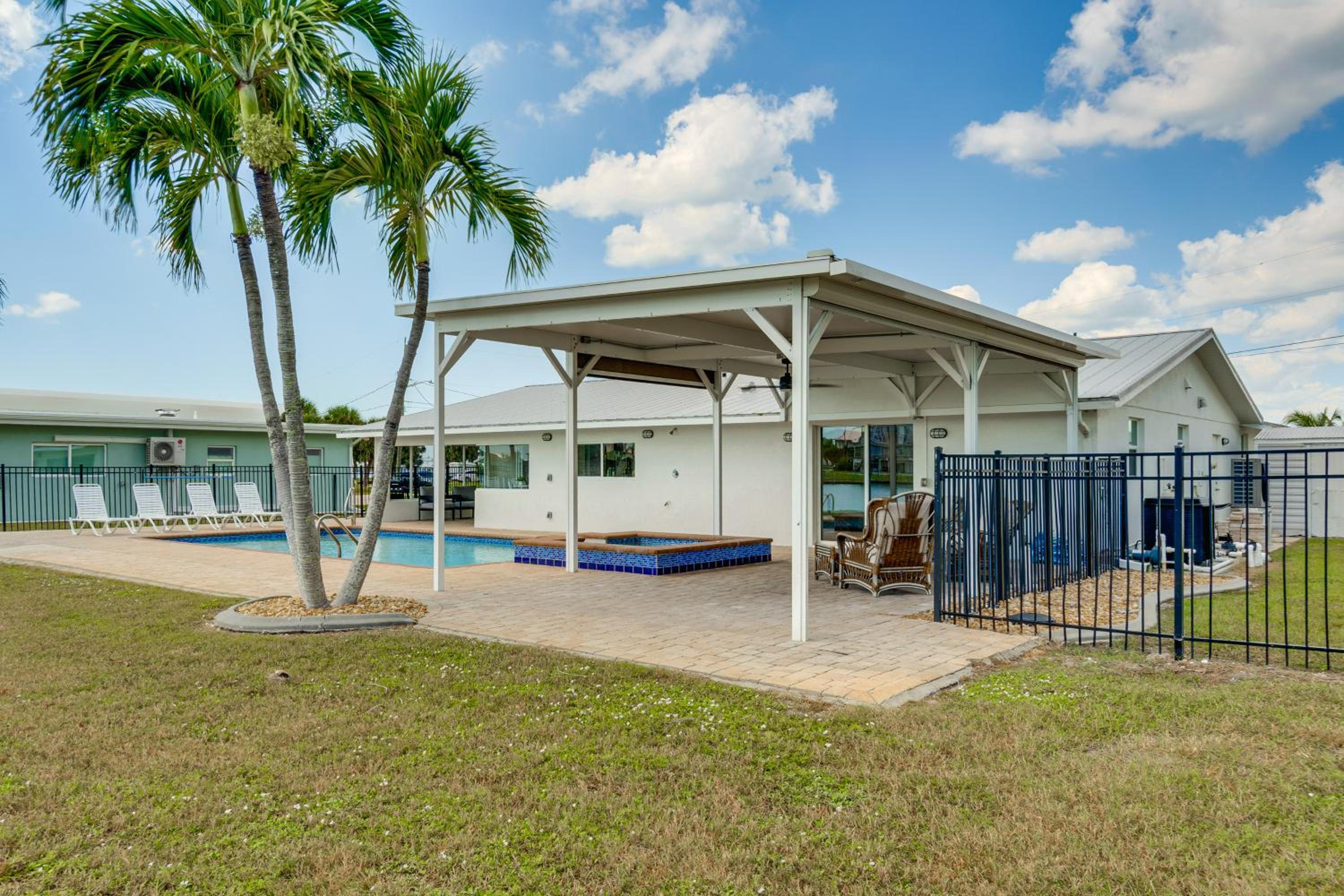 4 Mi to Englewood Beach Boating and Fishing Escape