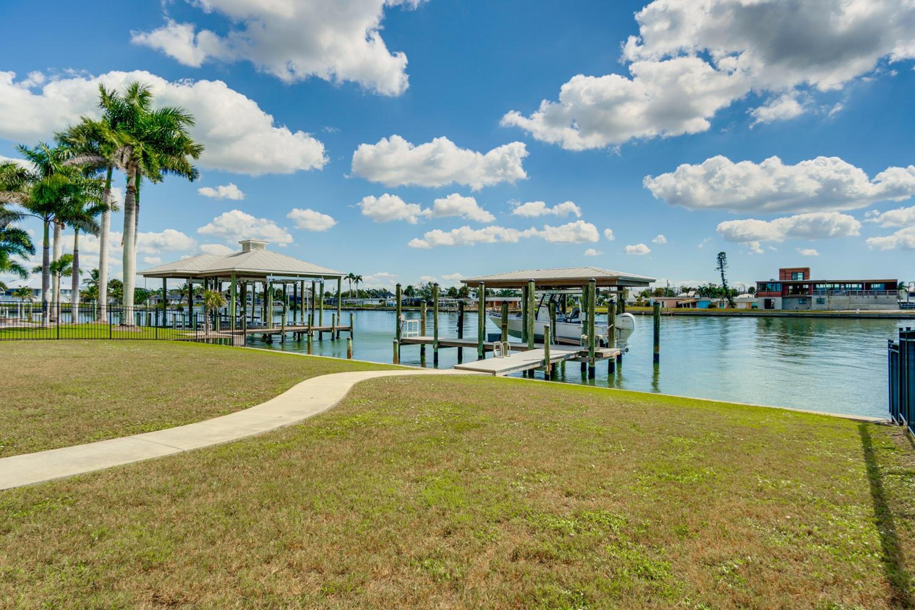 4 Mi to Englewood Beach Boating and Fishing Escape