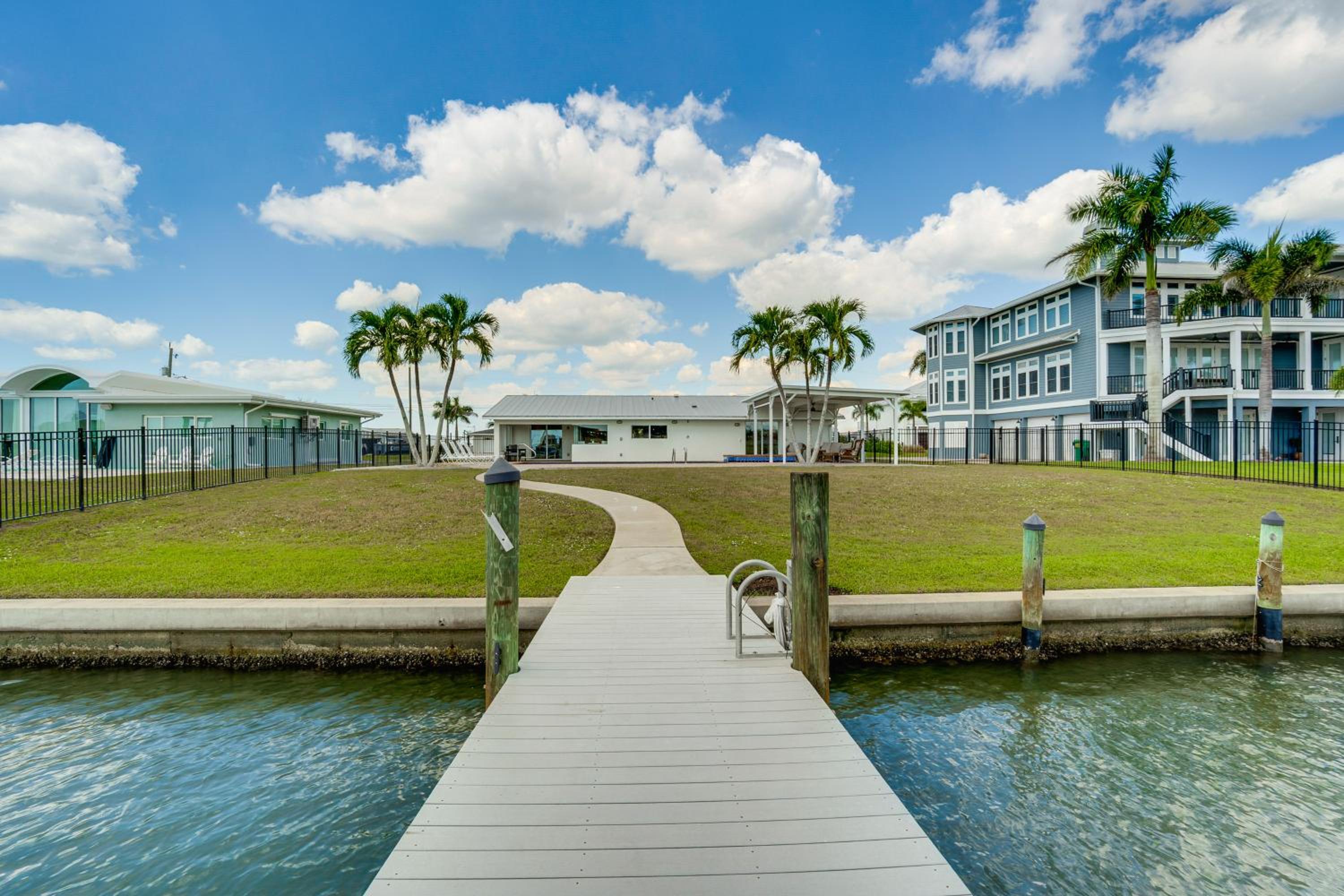 4 Mi to Englewood Beach Boating and Fishing Escape