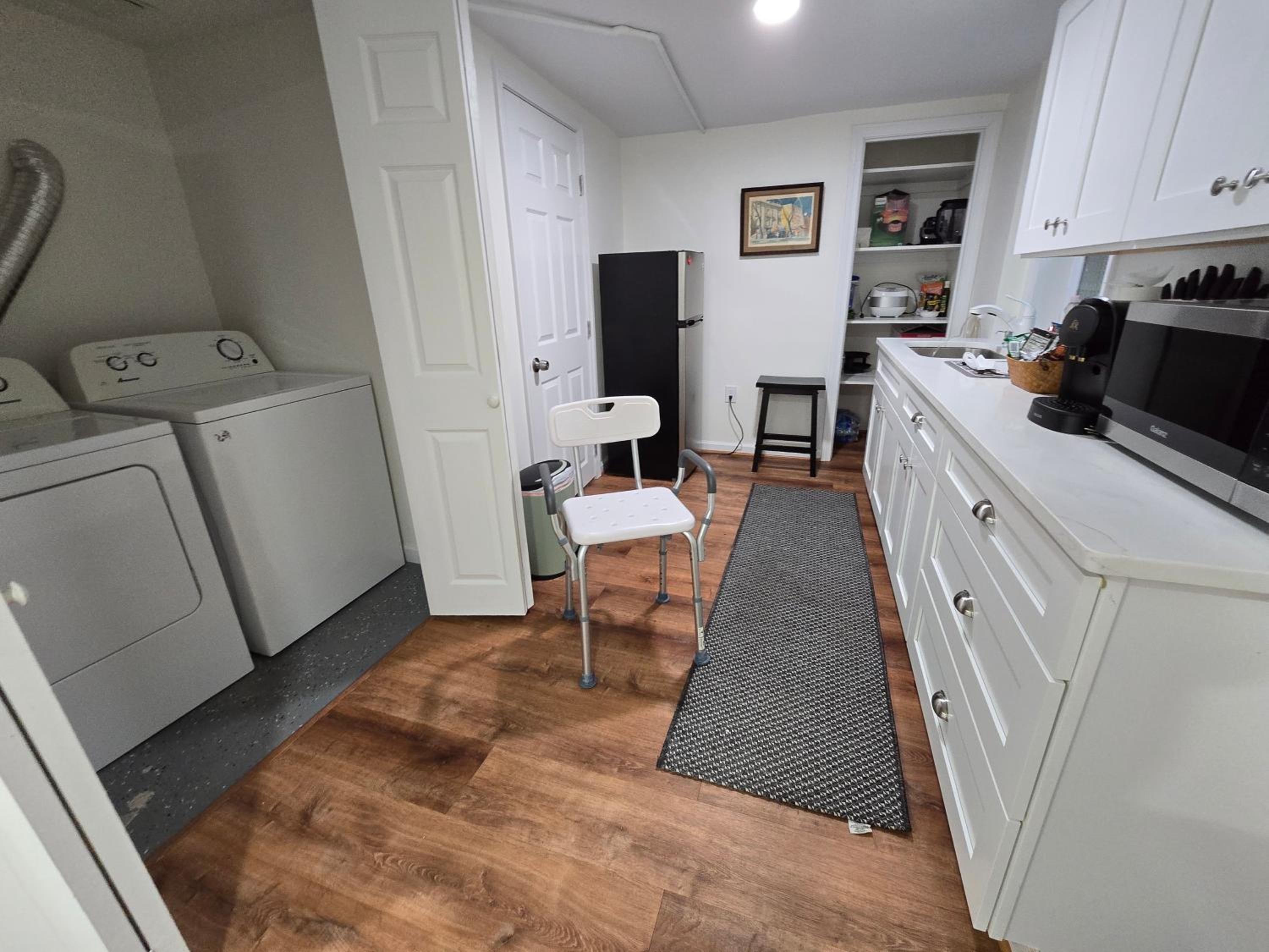 Harvard Sq 5min walk to main gate sleeps 6 free one car parking
