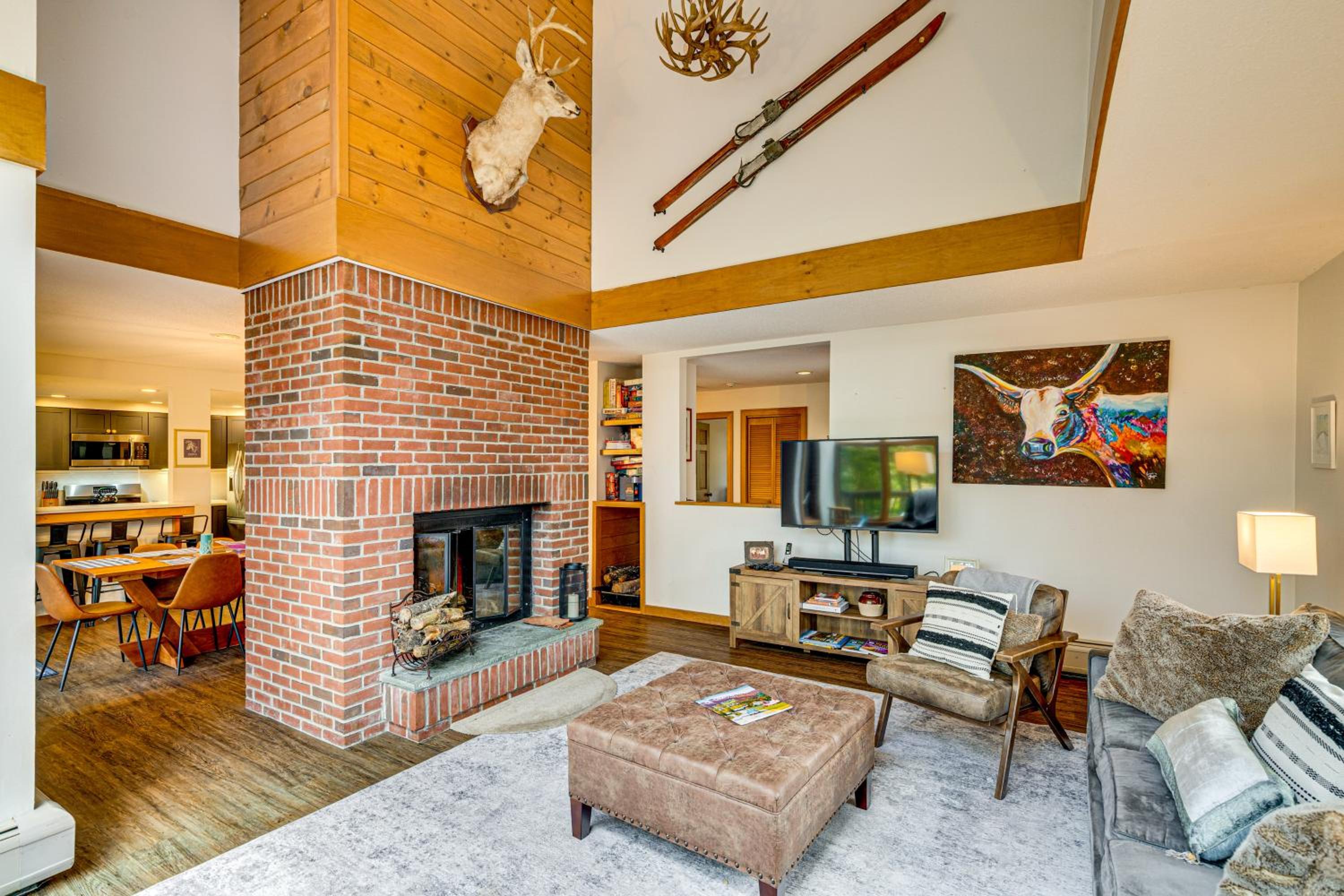 6 Mi to Okemo! Family Townhome in Lakeside Resort