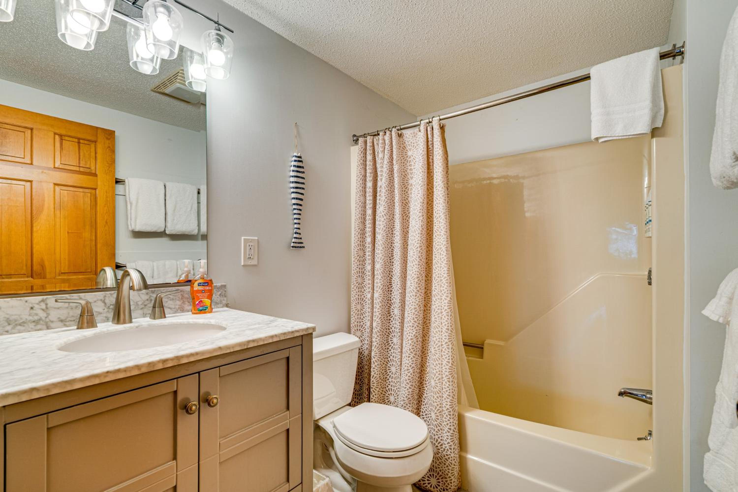 6 Mi to Okemo! Family Townhome in Lakeside Resort