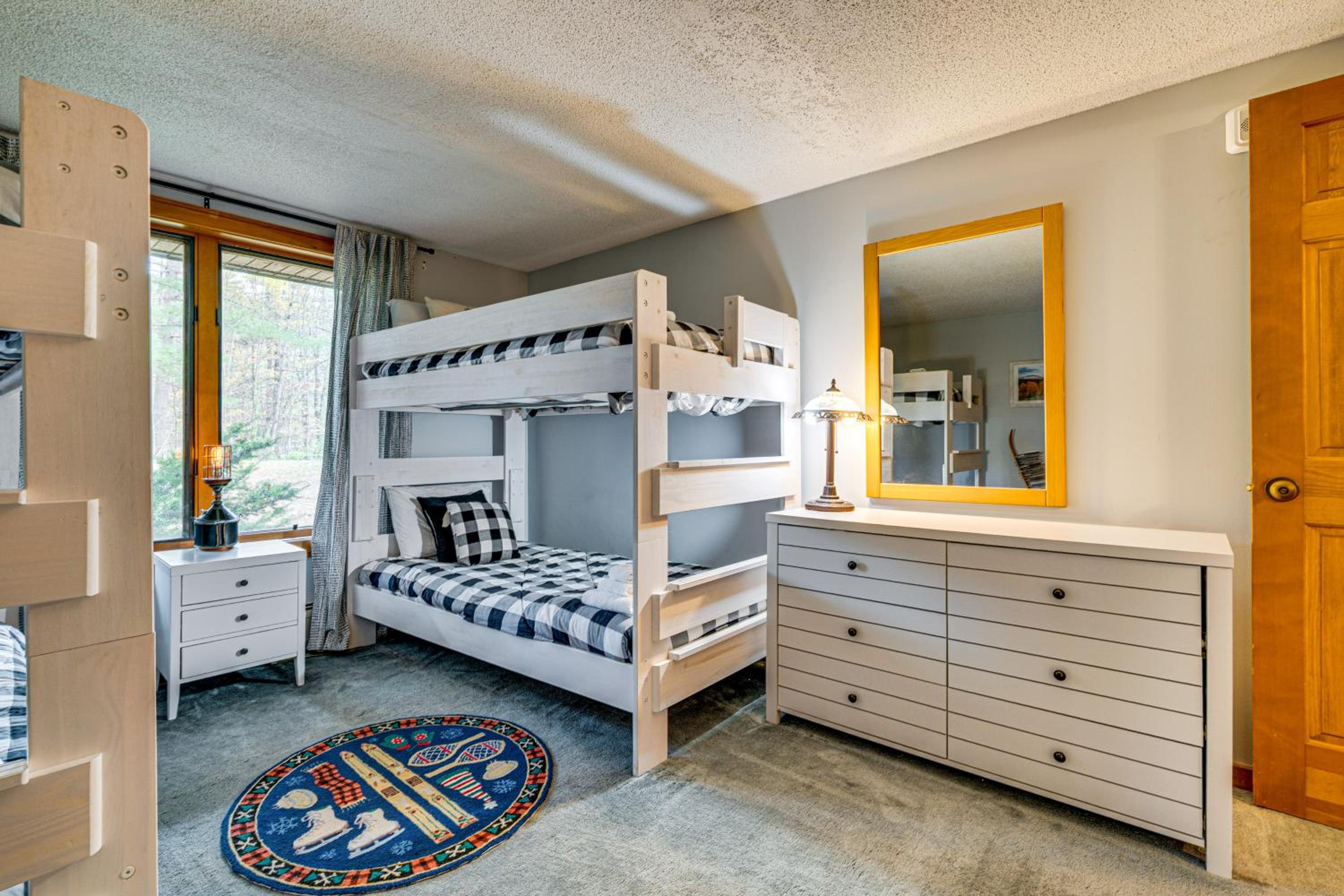 6 Mi to Okemo! Family Townhome in Lakeside Resort