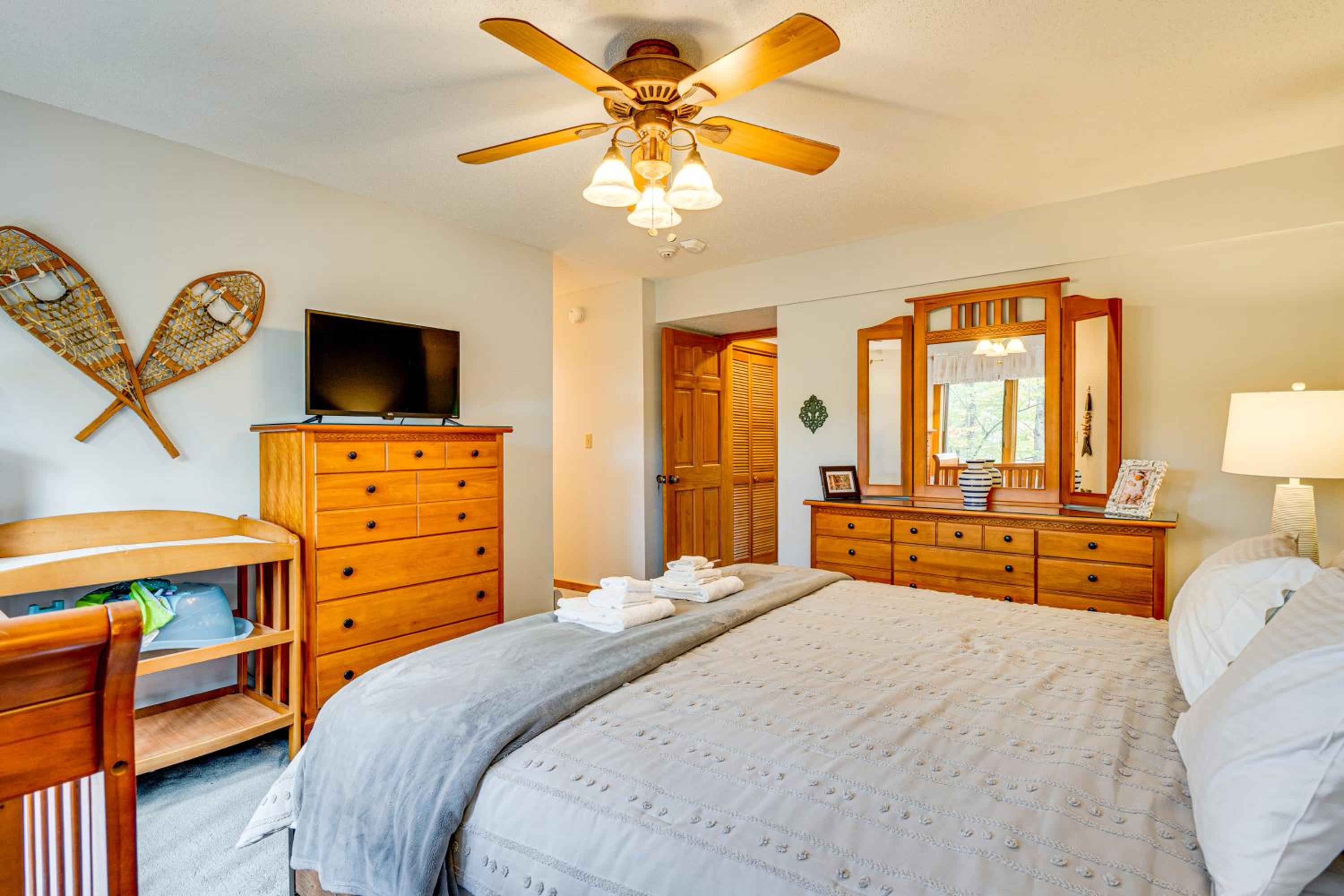 6 Mi to Okemo! Family Townhome in Lakeside Resort