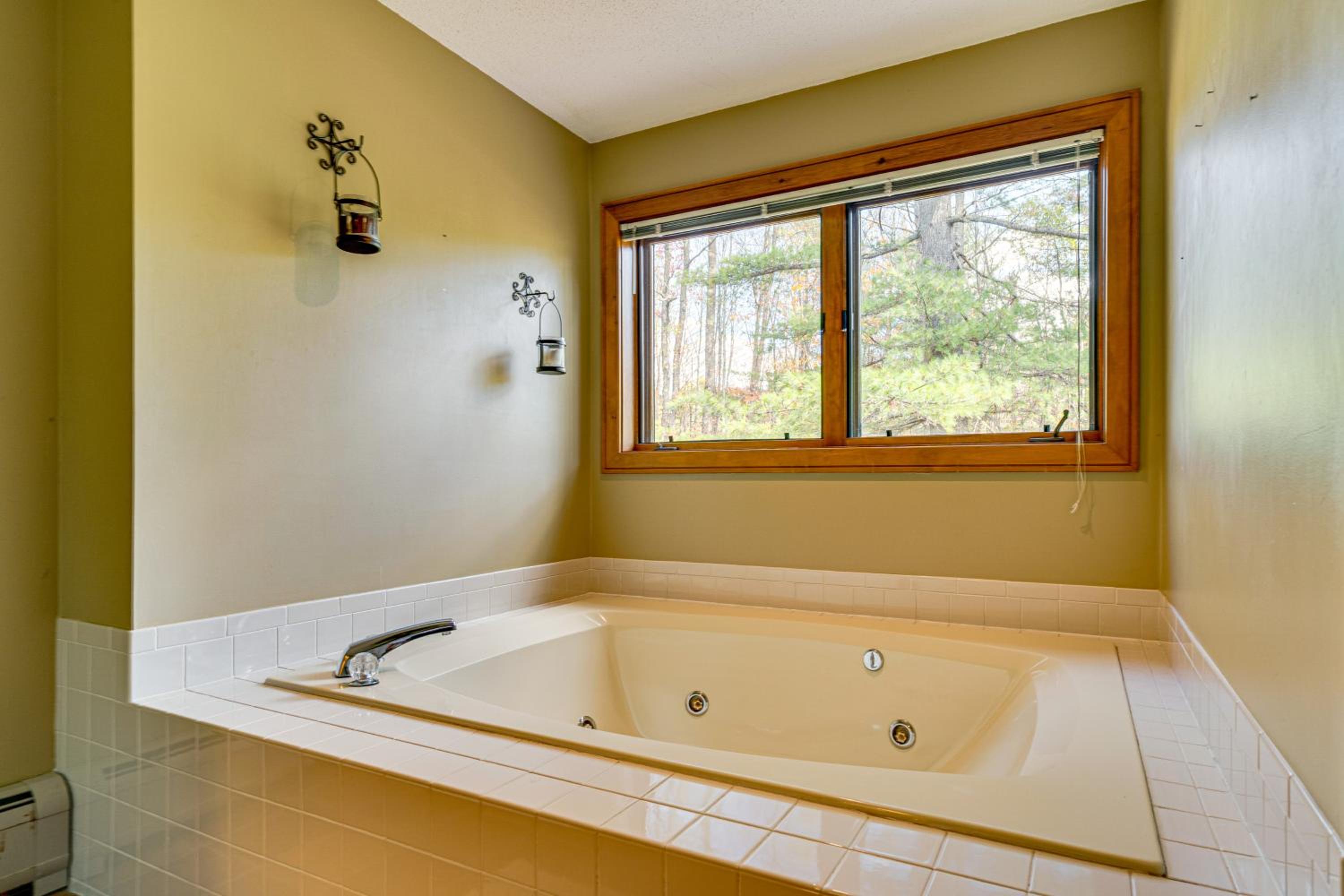 6 Mi to Okemo! Family Townhome in Lakeside Resort