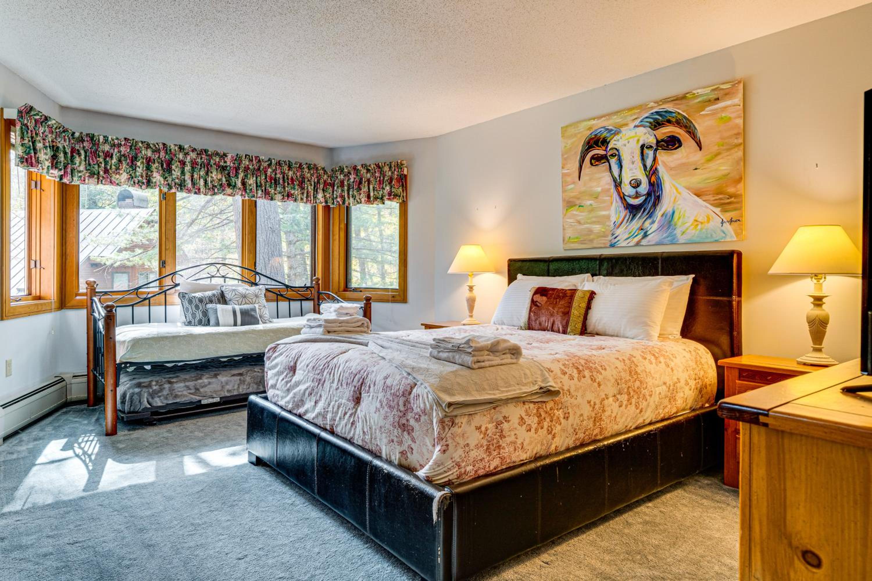 6 Mi to Okemo! Family Townhome in Lakeside Resort