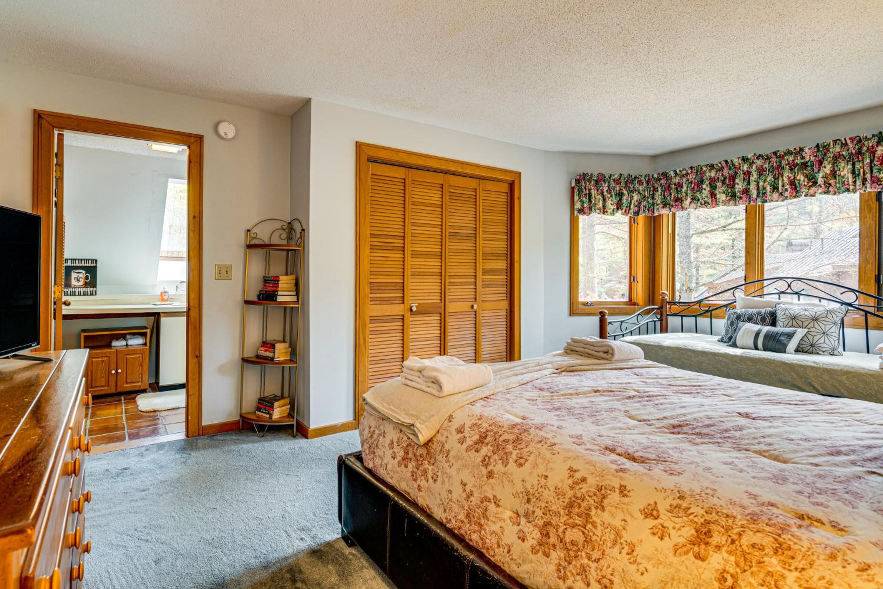 6 Mi to Okemo! Family Townhome in Lakeside Resort