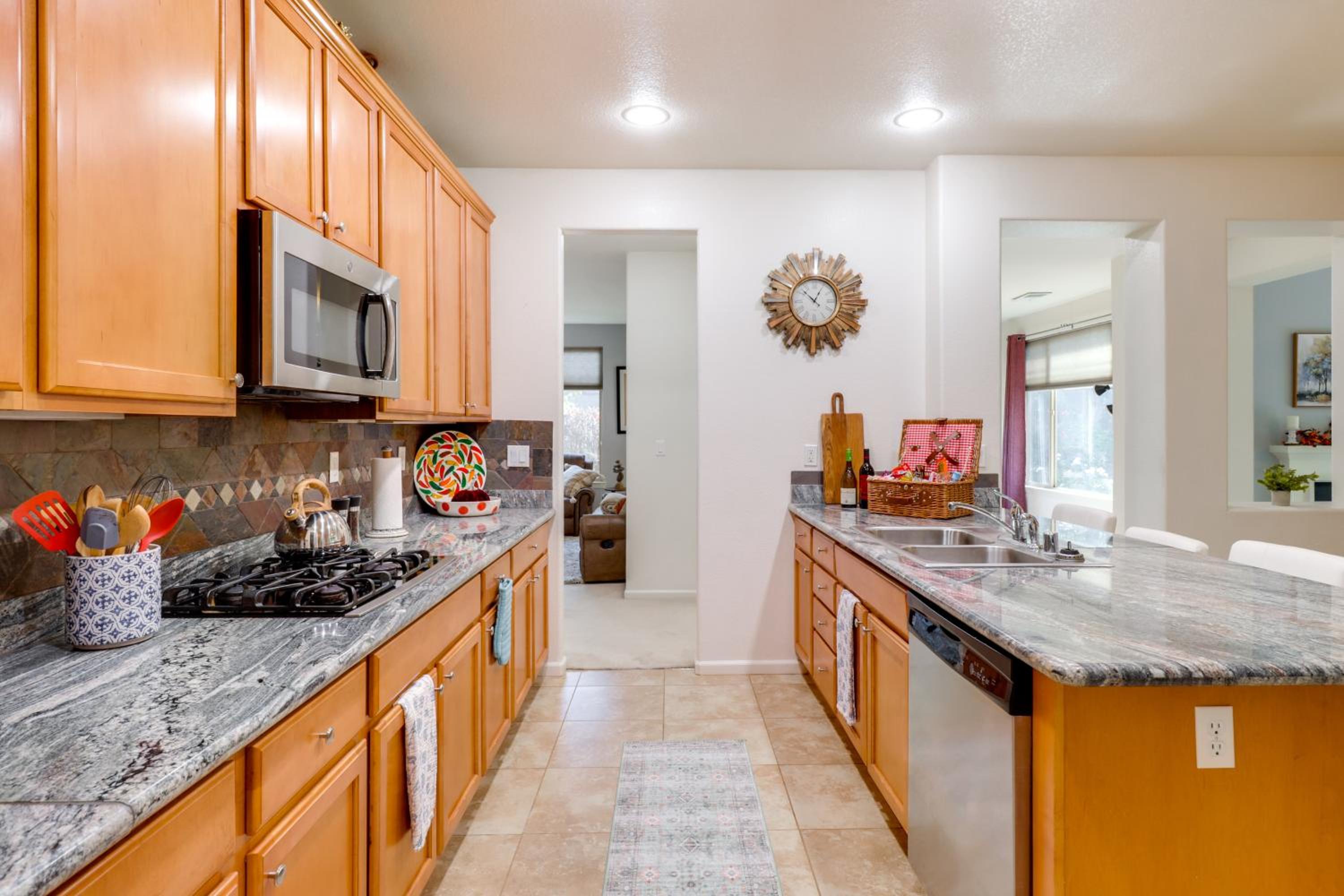 13 Mi to Slopes Cozy Home with Fenced Yard in Reno