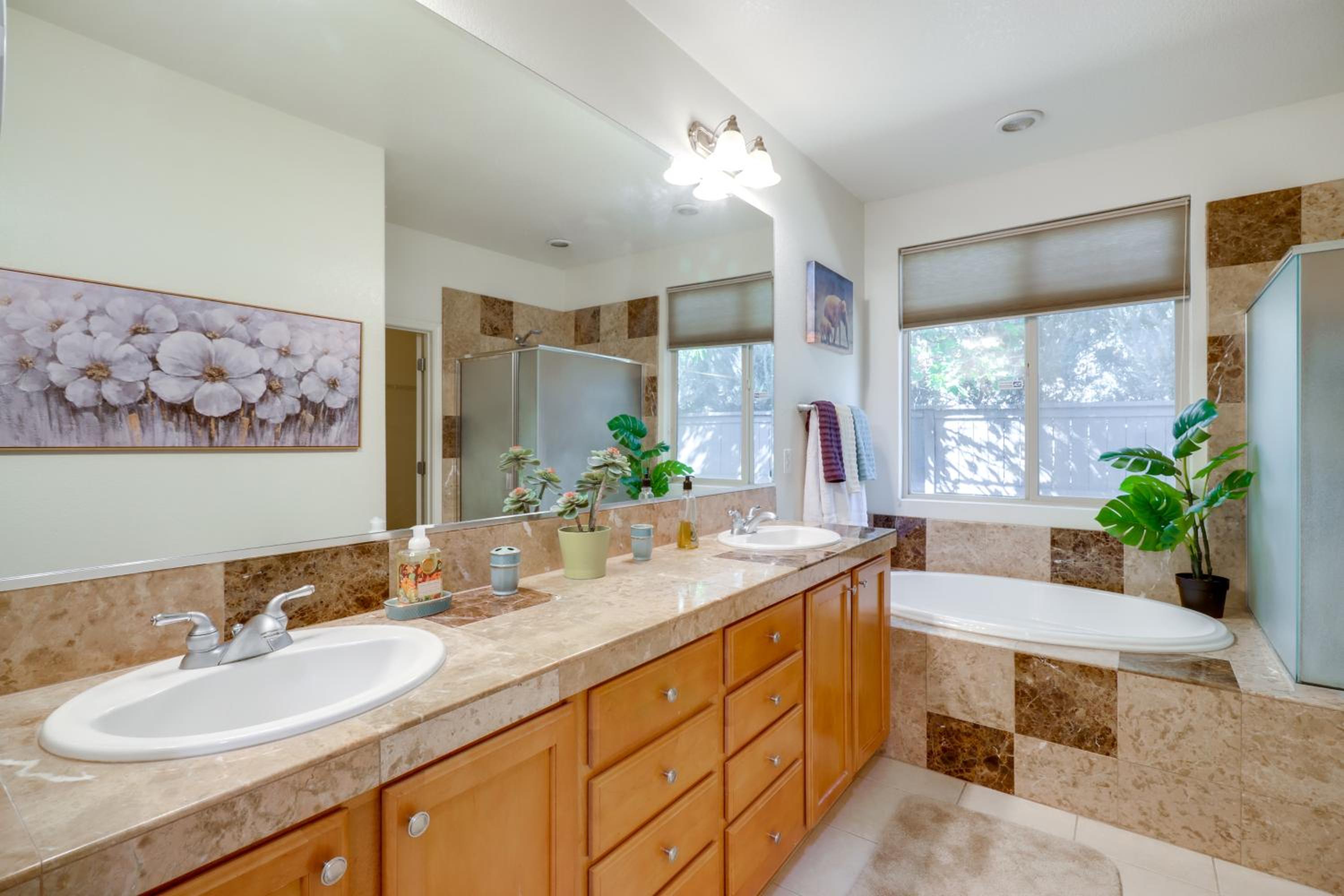 13 Mi to Slopes Cozy Home with Fenced Yard in Reno