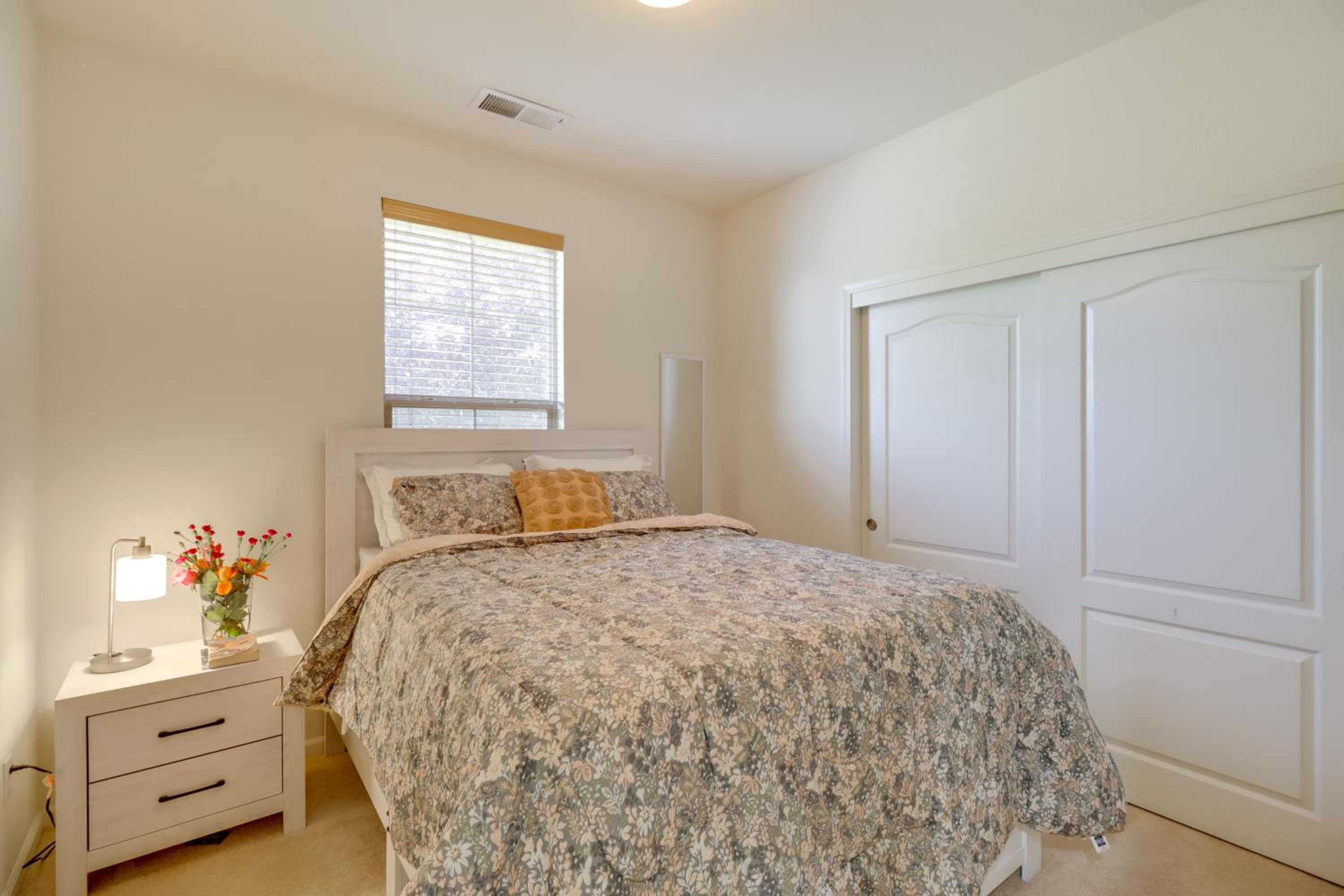 13 Mi to Slopes Cozy Home with Fenced Yard in Reno