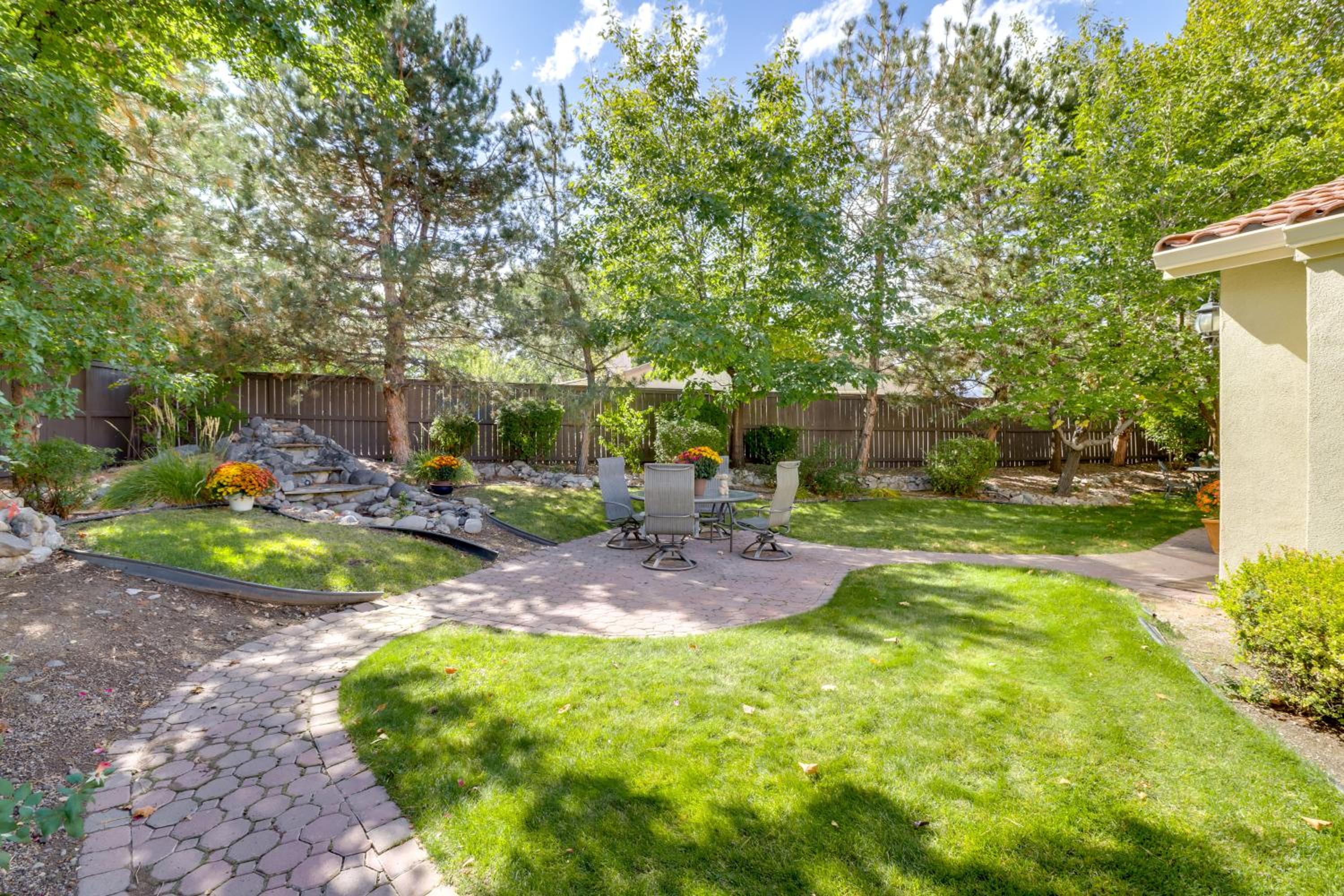 13 Mi to Slopes Cozy Home with Fenced Yard in Reno