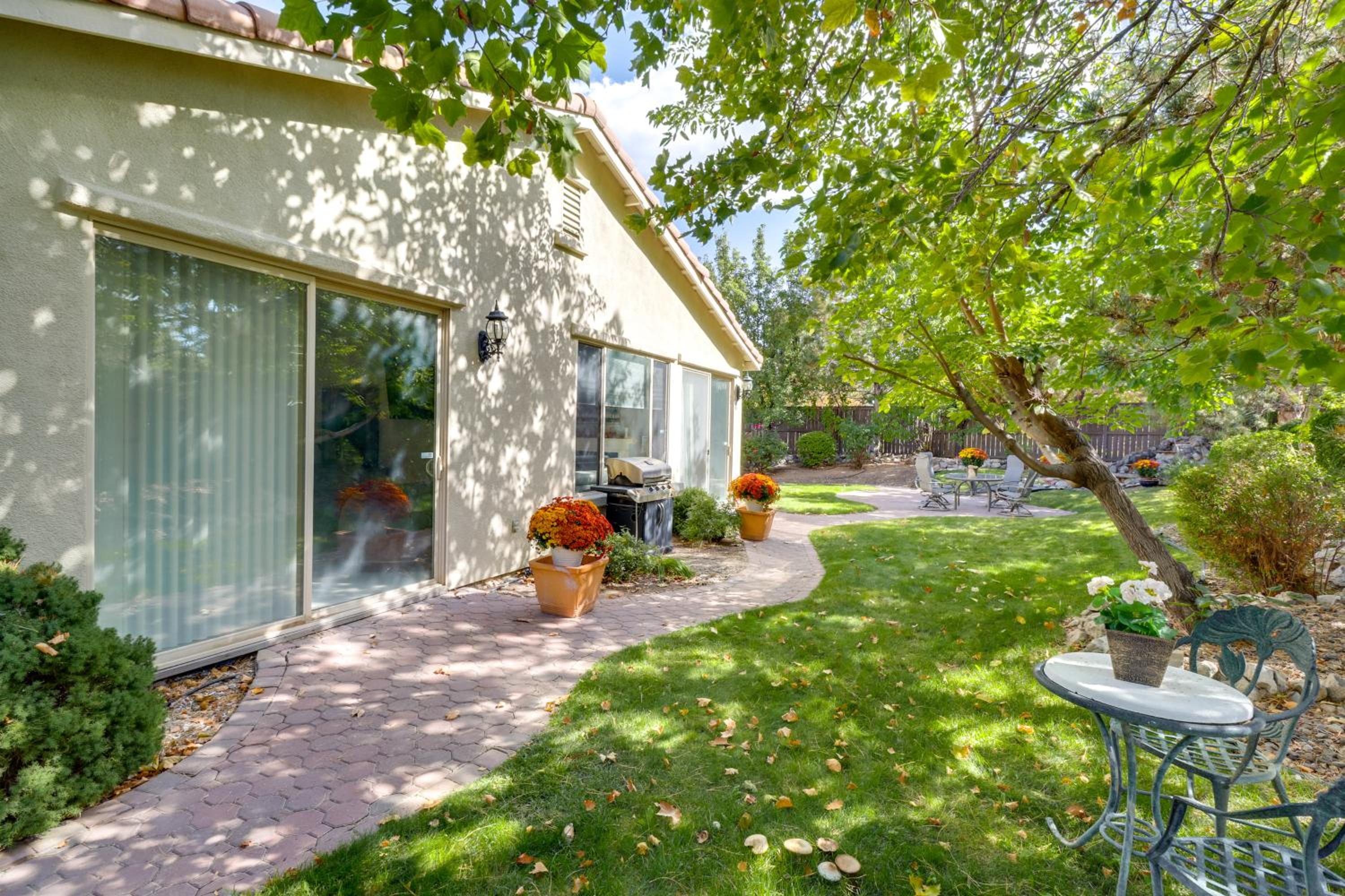 13 Mi to Slopes Cozy Home with Fenced Yard in Reno