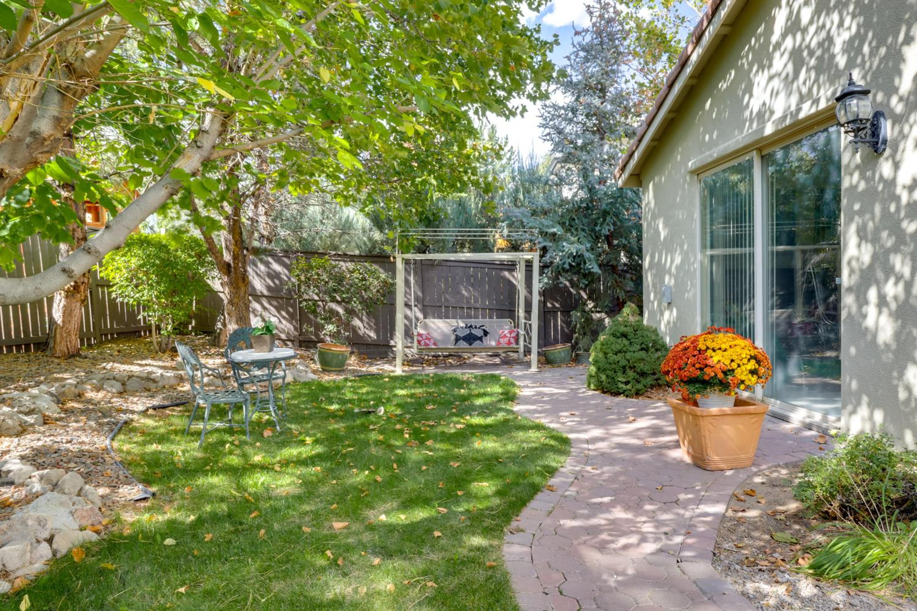 13 Mi to Slopes Cozy Home with Fenced Yard in Reno