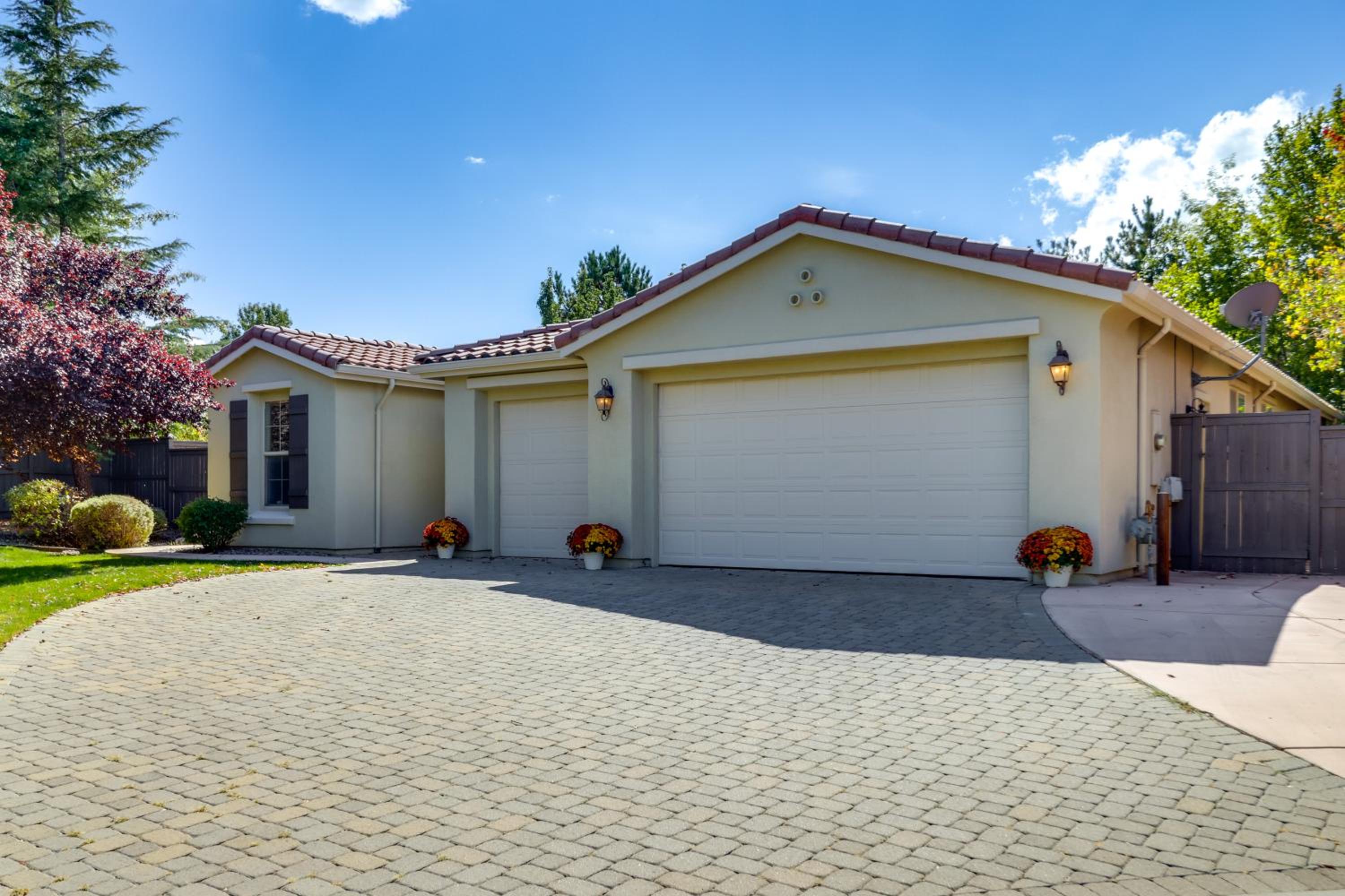 13 Mi to Slopes Cozy Home with Fenced Yard in Reno
