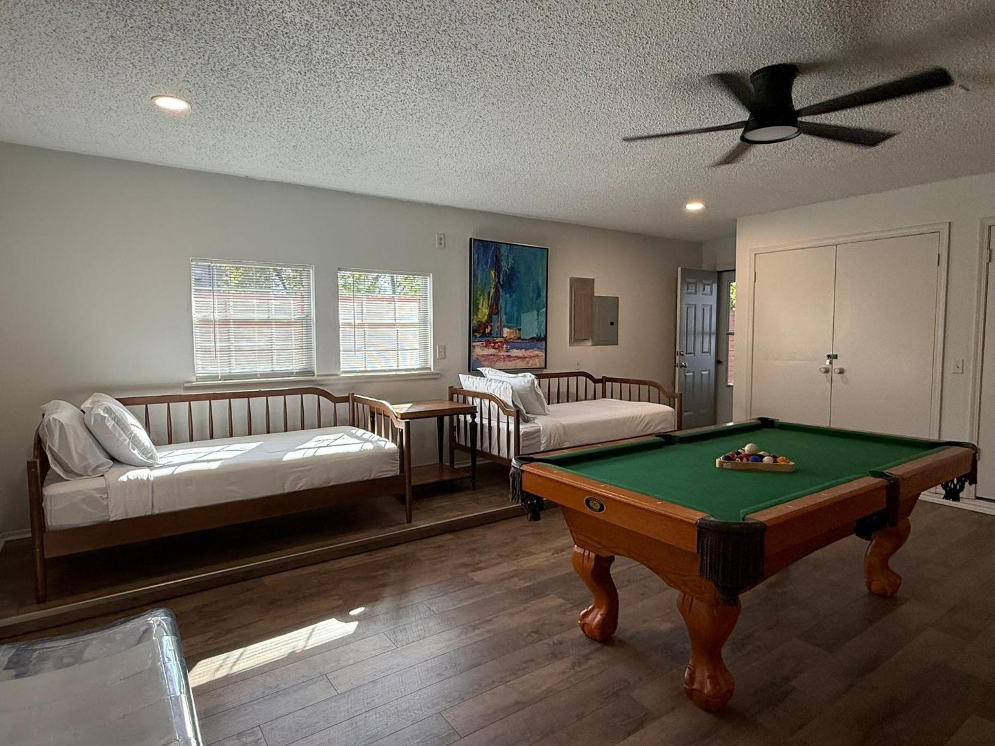 5BR Home Hot Tub, Patio, and Grill #LW
