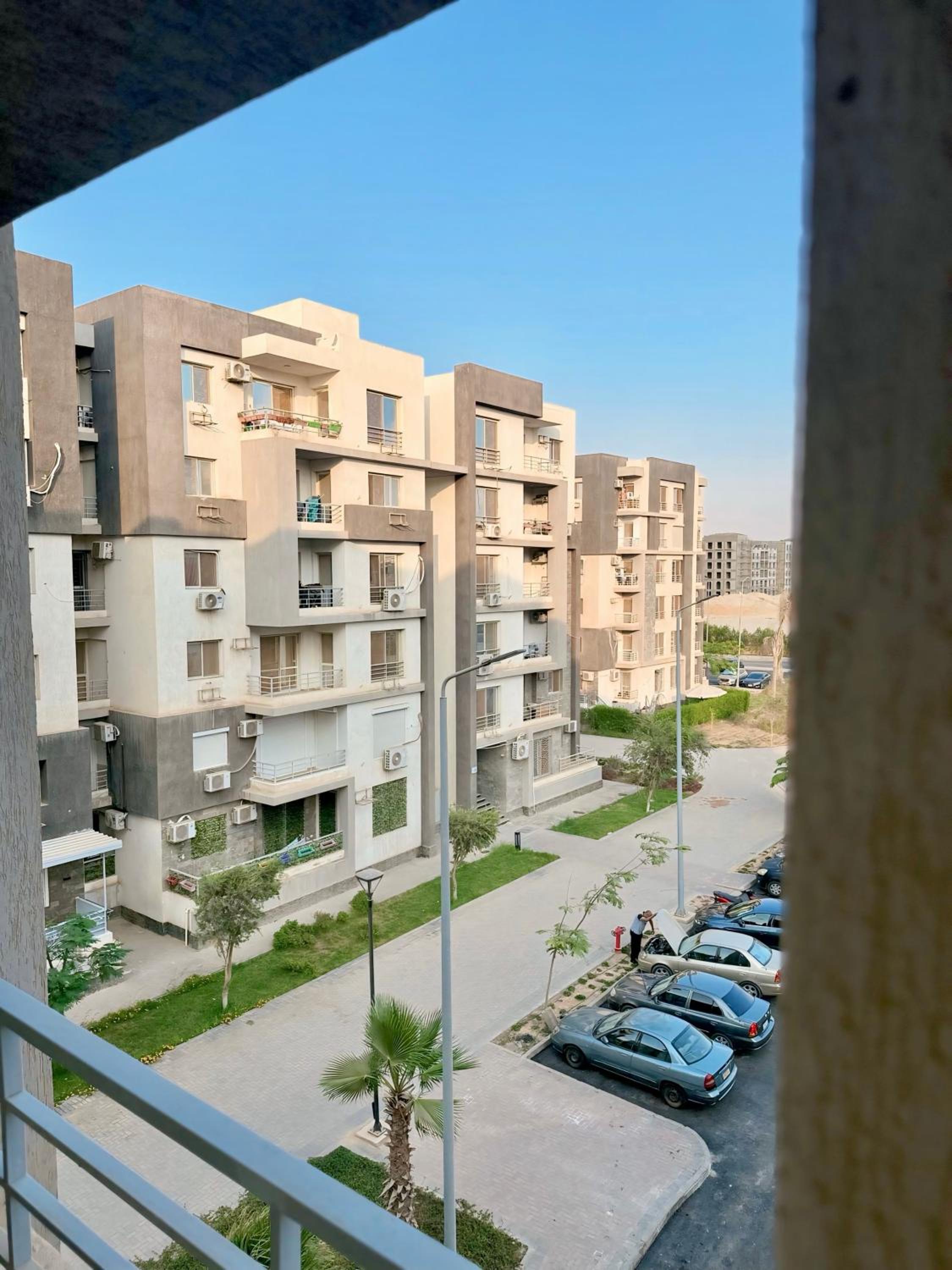 Spacious 2BR with Living Room Zayed Gated Community