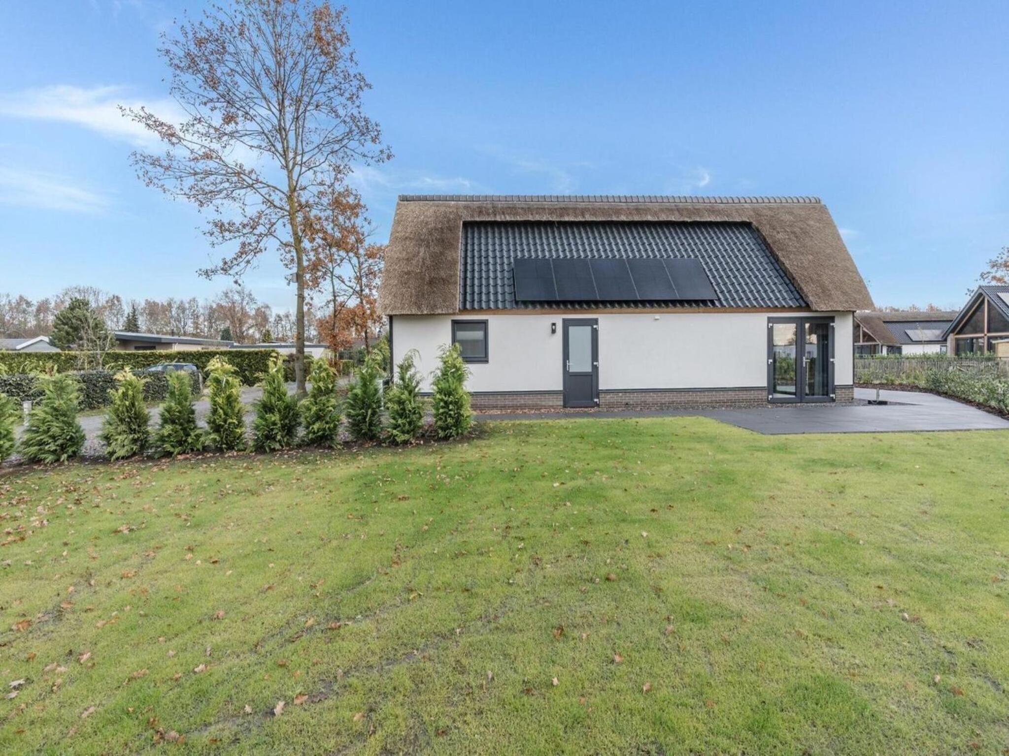 Modern bungalow in Baarle-Nassau with pond view, photo 19