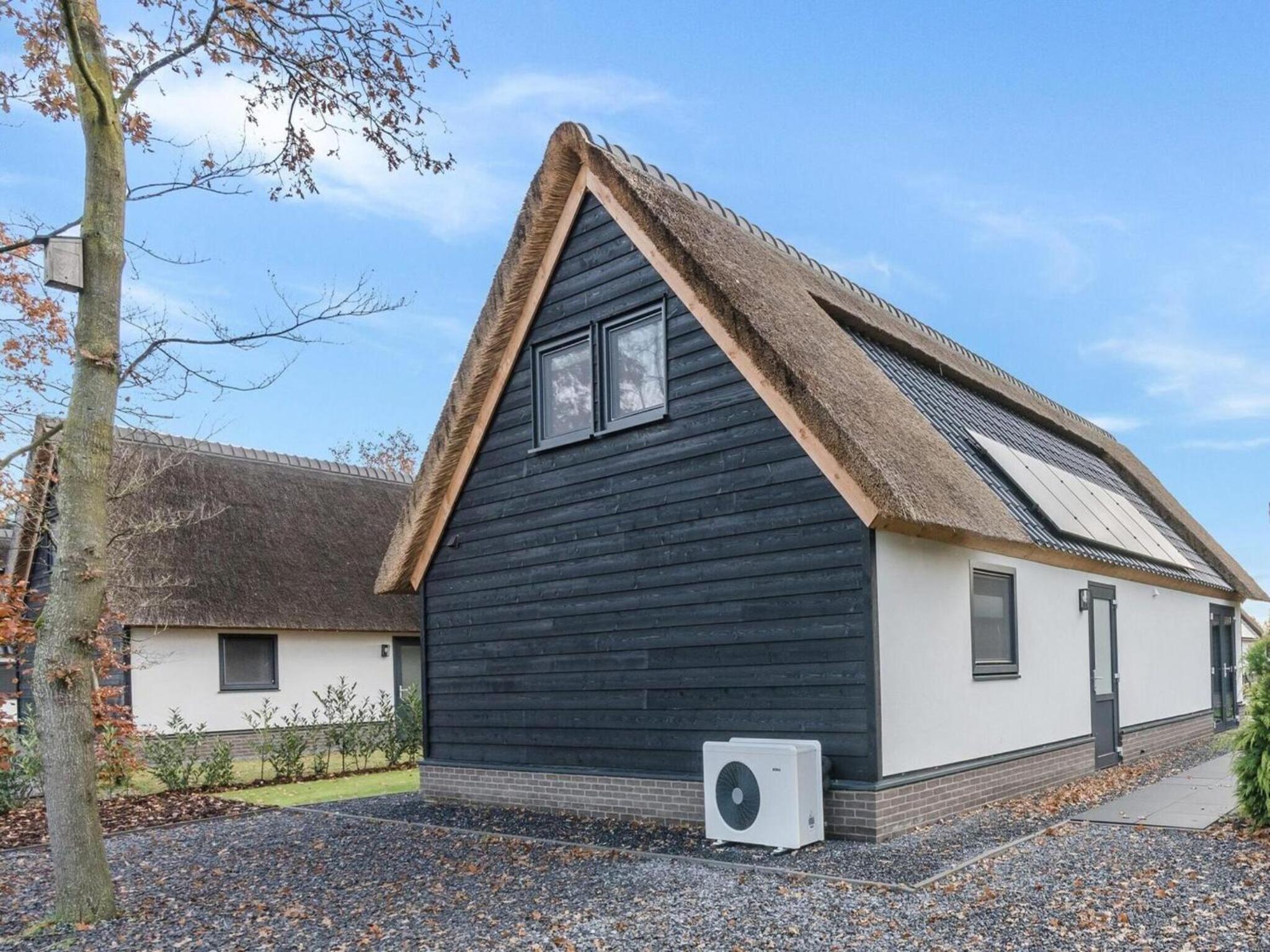 Modern bungalow in Baarle-Nassau with pond view, photo 20