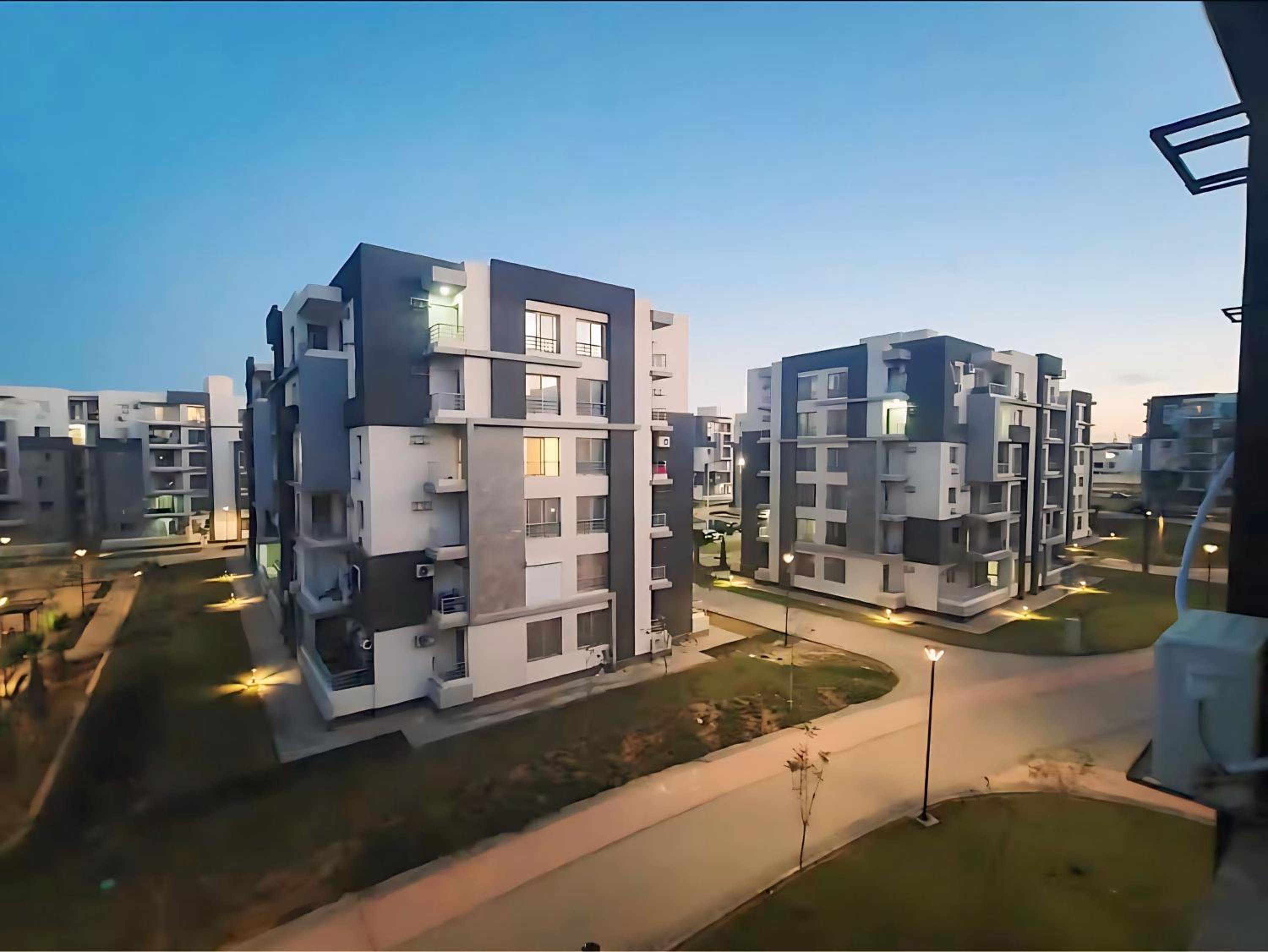 Spacious 2BR with Living Room Zayed Gated Community