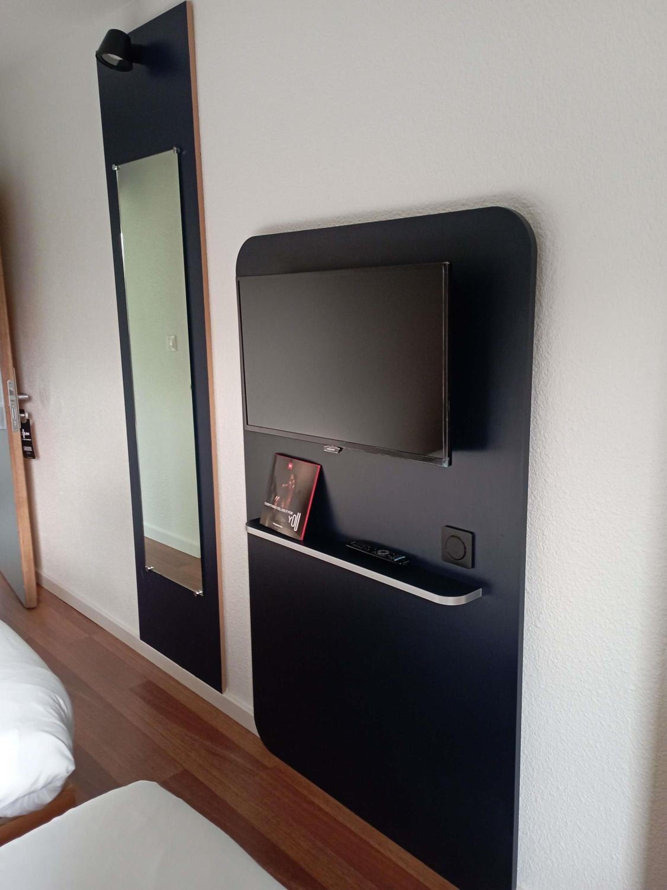 IBIS Fourmies, photo 81