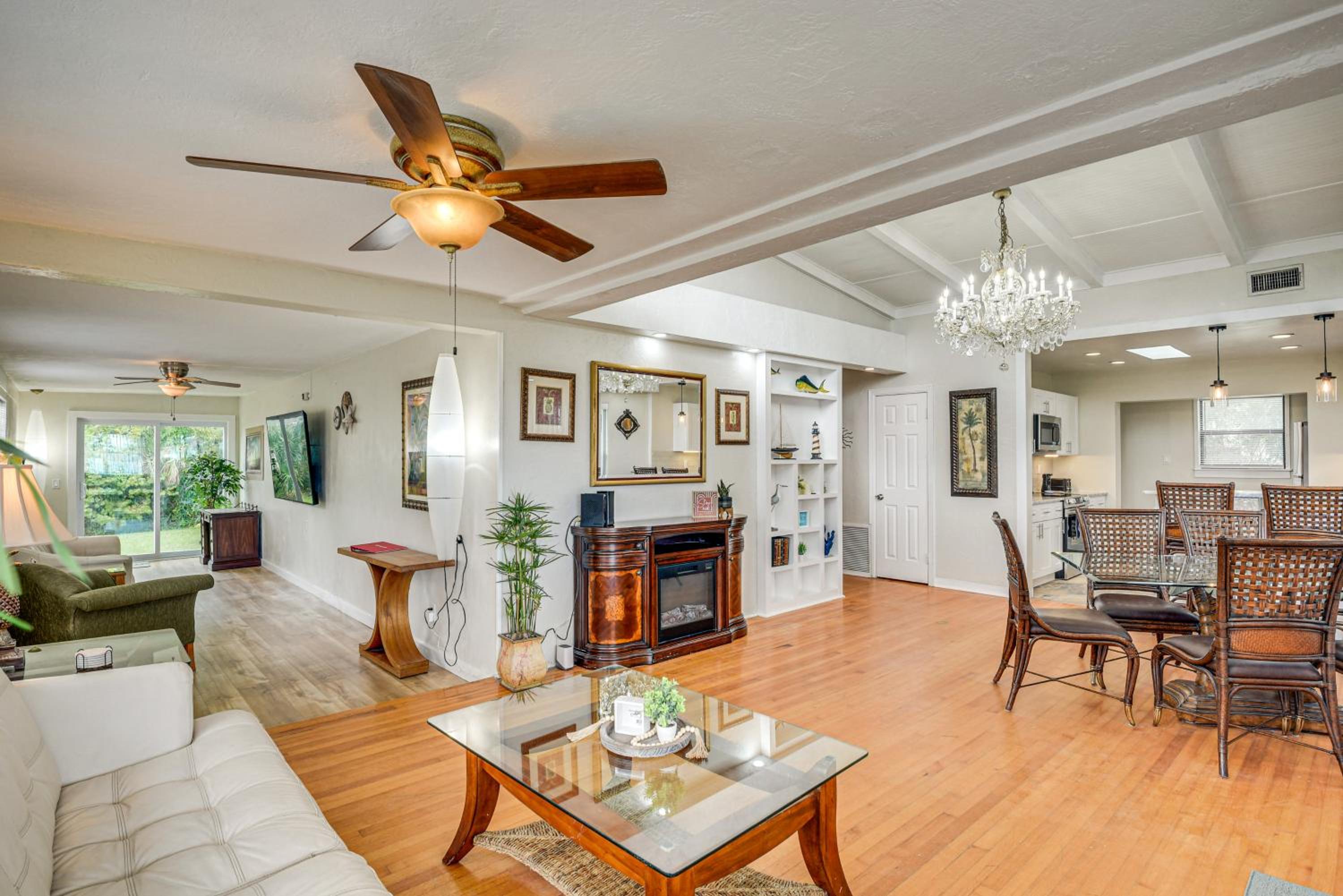 3 Mi to Beach and Boardwalk Riverfront Daytona Home