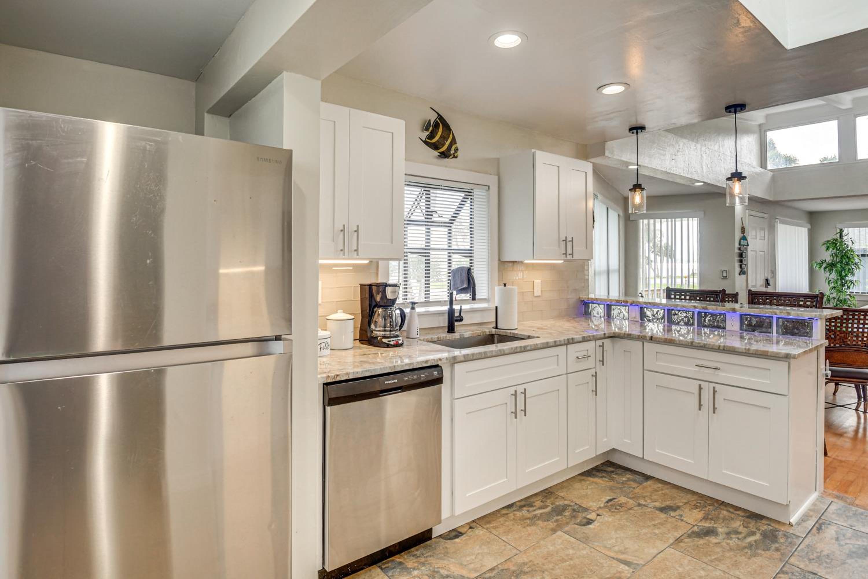 3 Mi to Beach and Boardwalk Riverfront Daytona Home