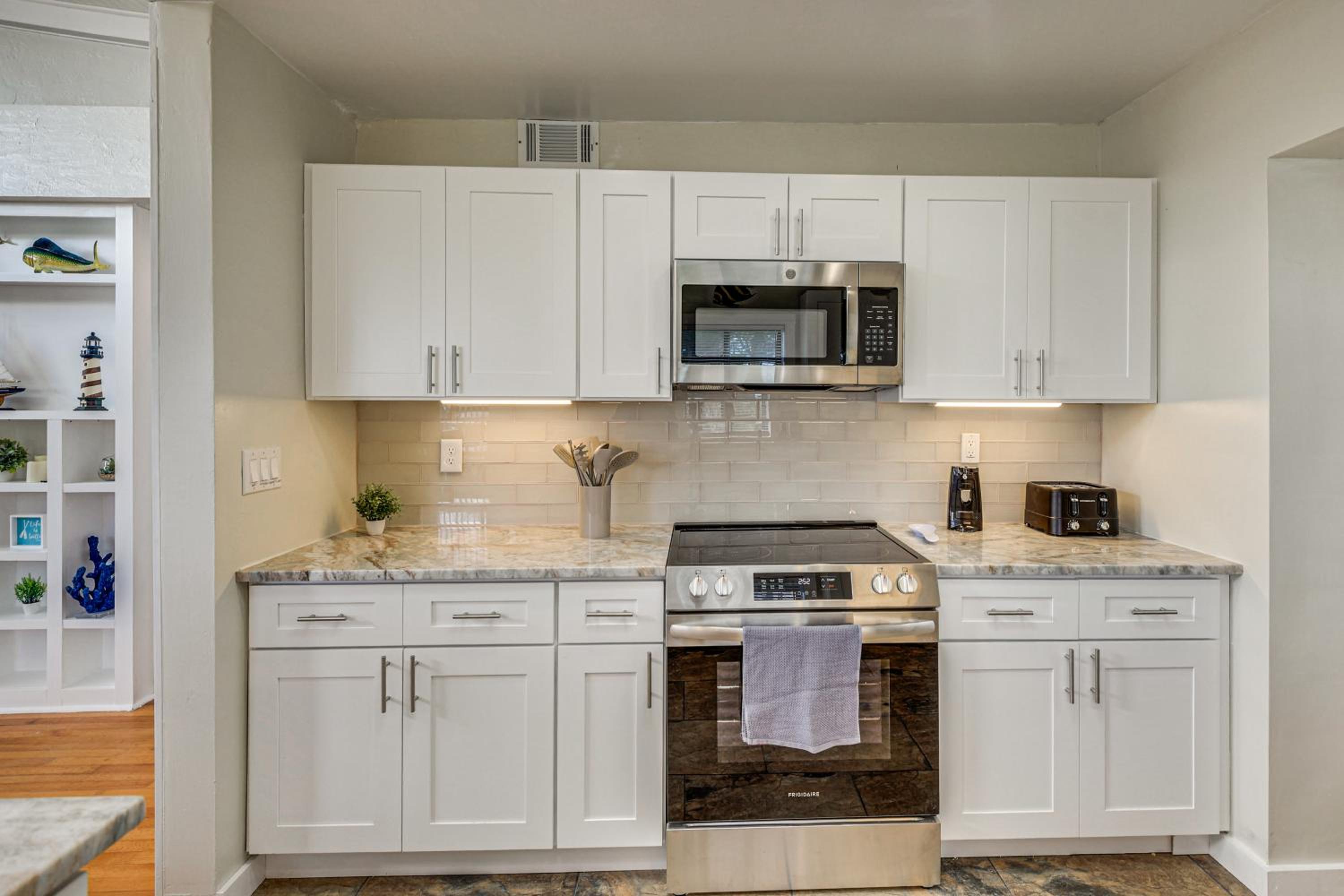 3 Mi to Beach and Boardwalk Riverfront Daytona Home