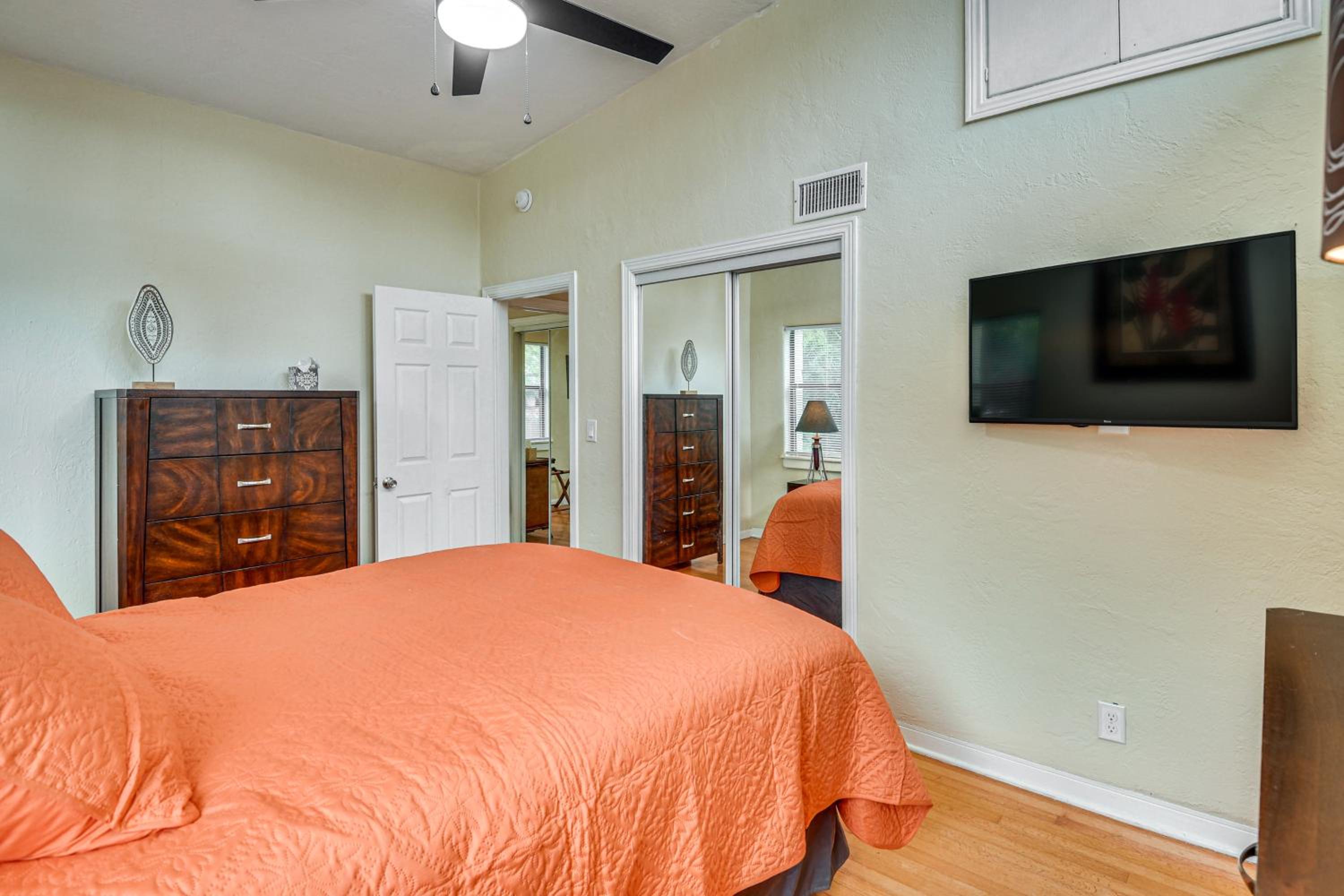 3 Mi to Beach and Boardwalk Riverfront Daytona Home