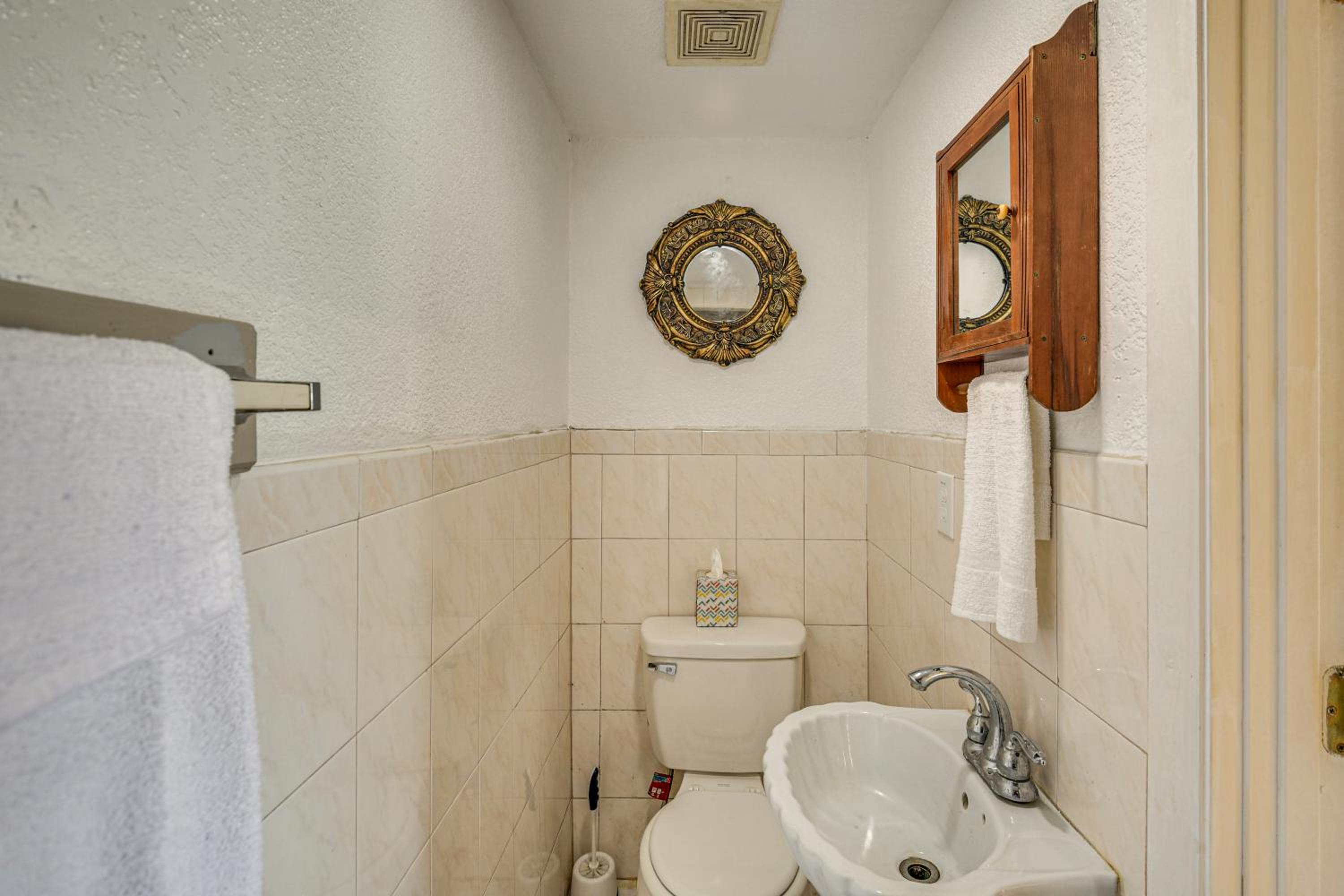 3 Mi to Beach and Boardwalk Riverfront Daytona Home