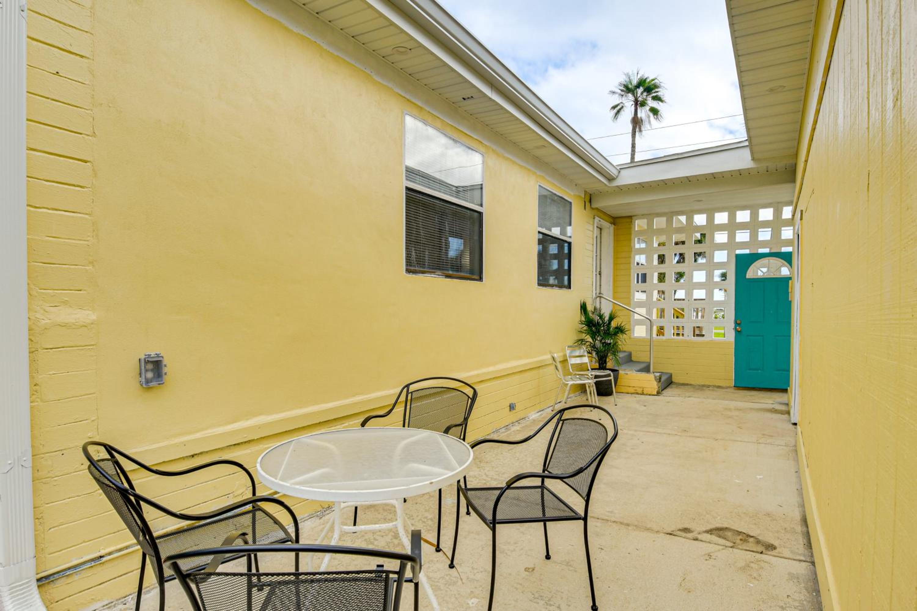 3 Mi to Beach and Boardwalk Riverfront Daytona Home