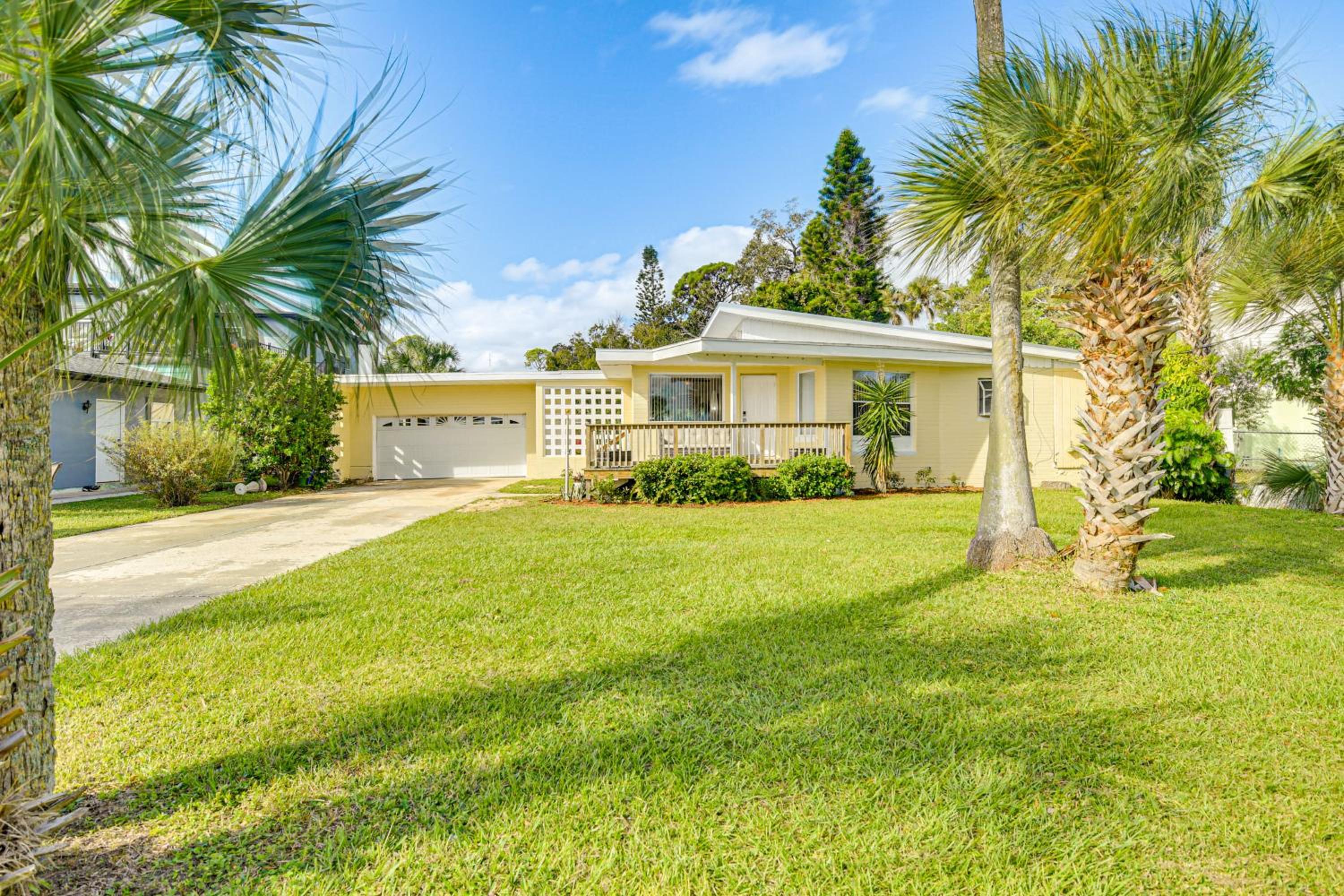 3 Mi to Beach and Boardwalk Riverfront Daytona Home