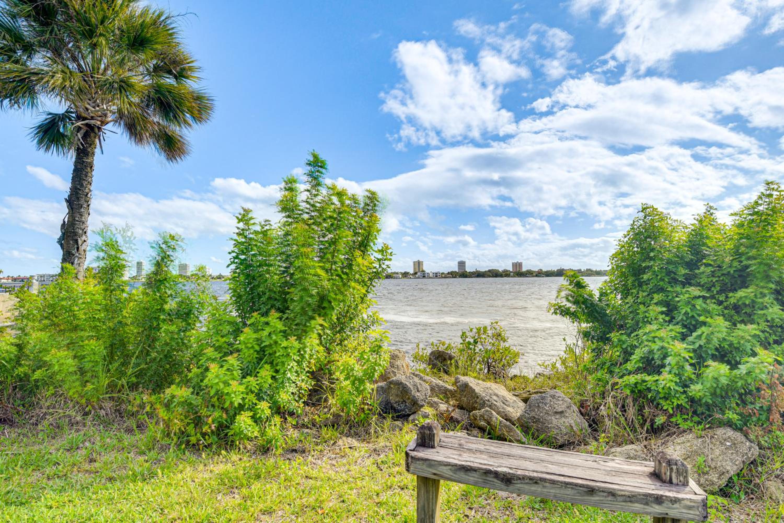 3 Mi to Beach and Boardwalk Riverfront Daytona Home